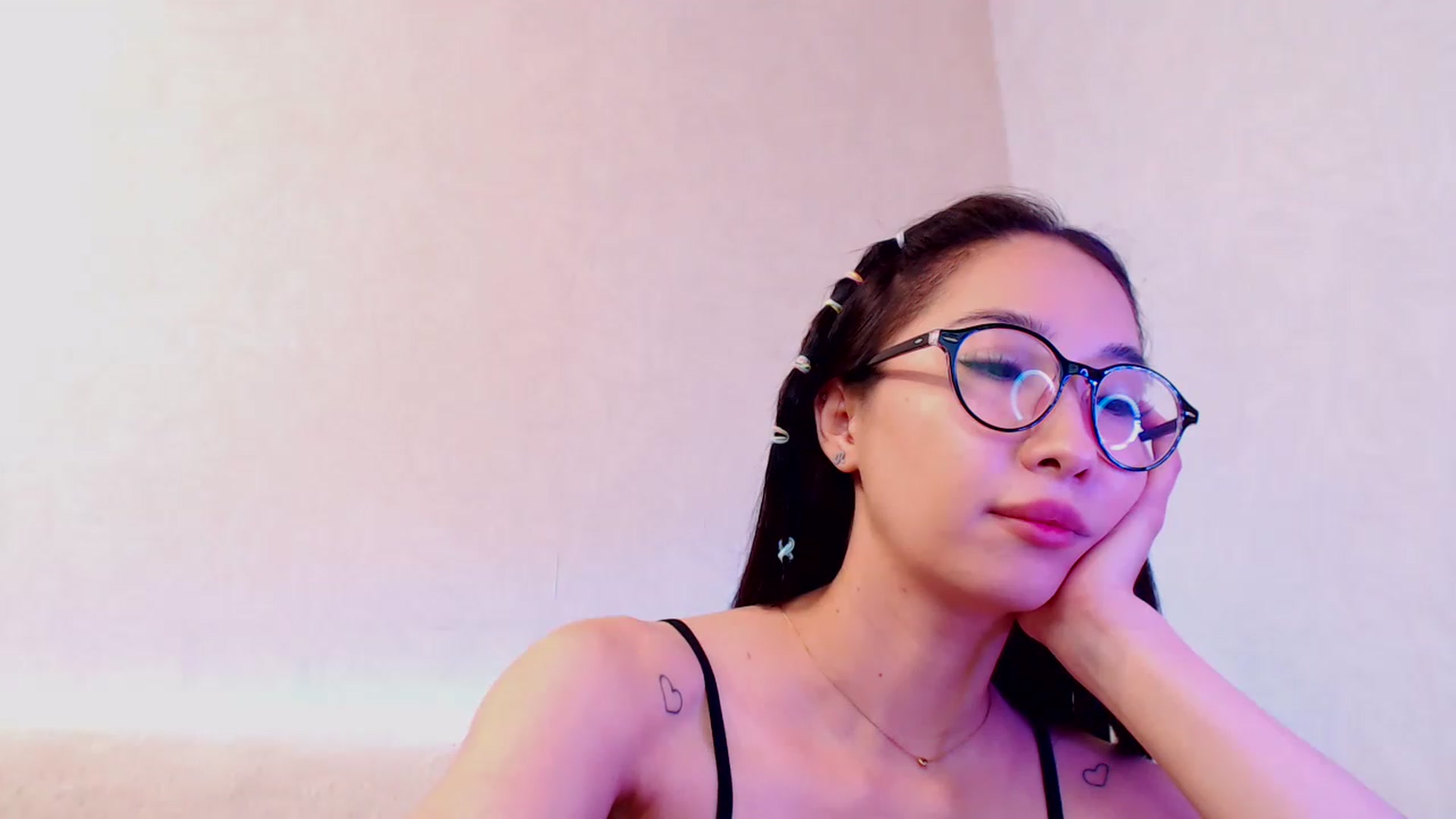 Gallery image thumbnail from ViktorrySweet's myfreecams stream on, 12/18/2022, 17:01 image 17 of 20