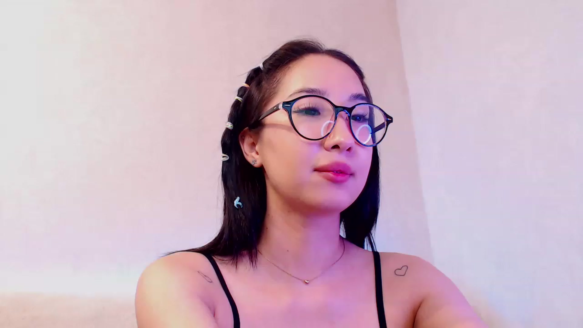 Gallery image thumbnail from ViktorrySweet's myfreecams stream on, 12/18/2022, 17:01 image 15 of 20