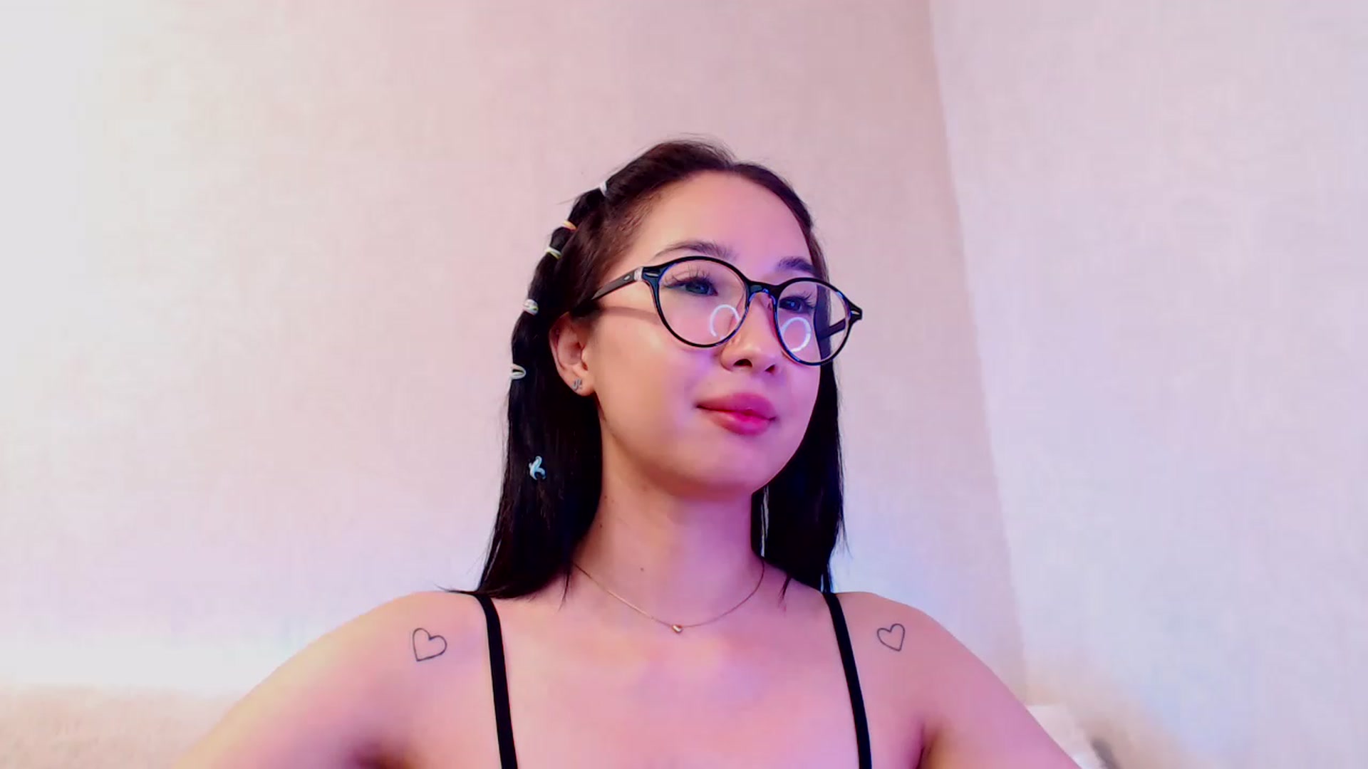 Gallery image thumbnail from ViktorrySweet's myfreecams stream on, 12/18/2022, 17:01 image 16 of 20