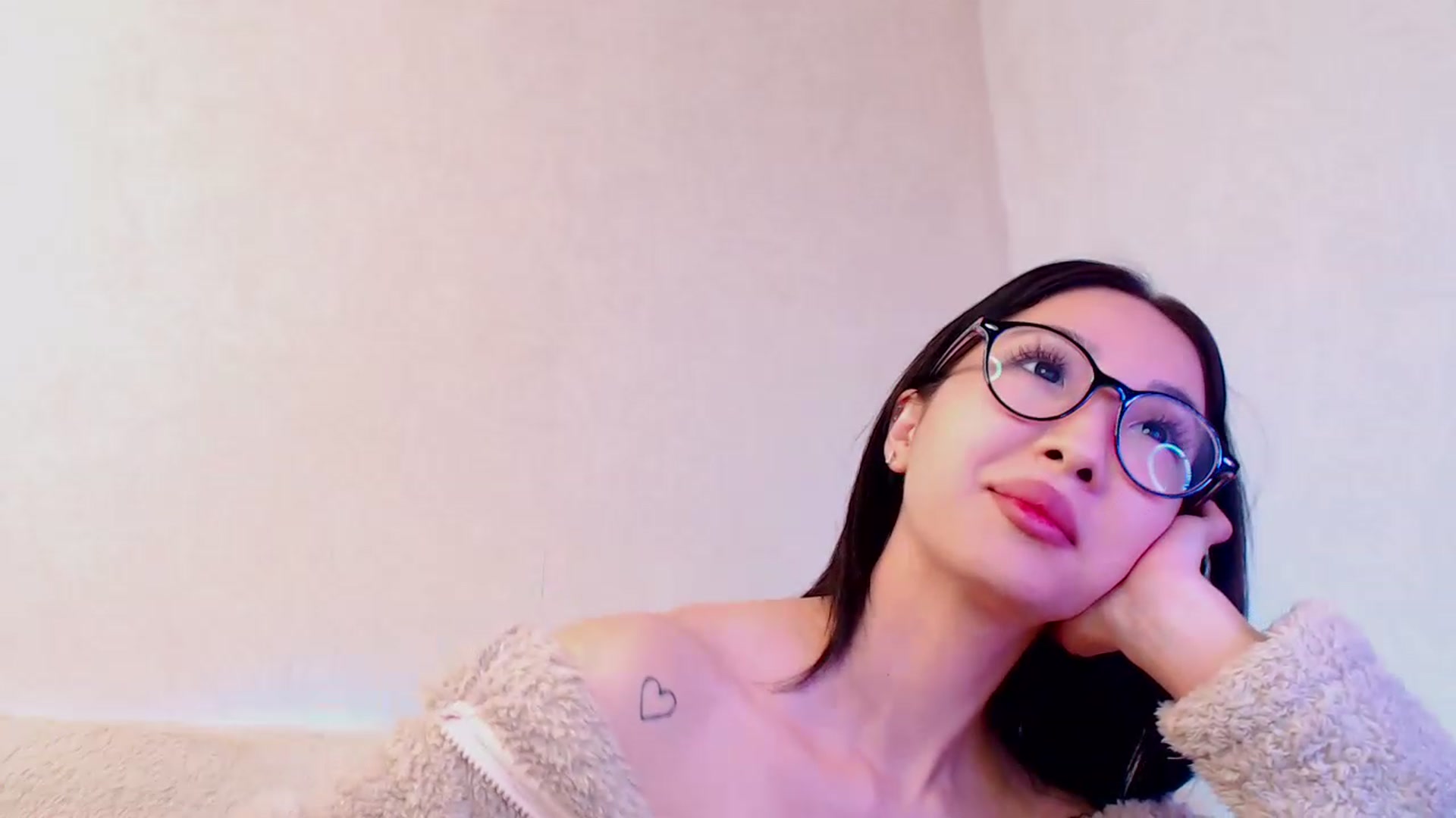 Gallery image thumbnail from ViktorrySweet's myfreecams stream on, 12/22/2022, 15:36 image 3 of 20