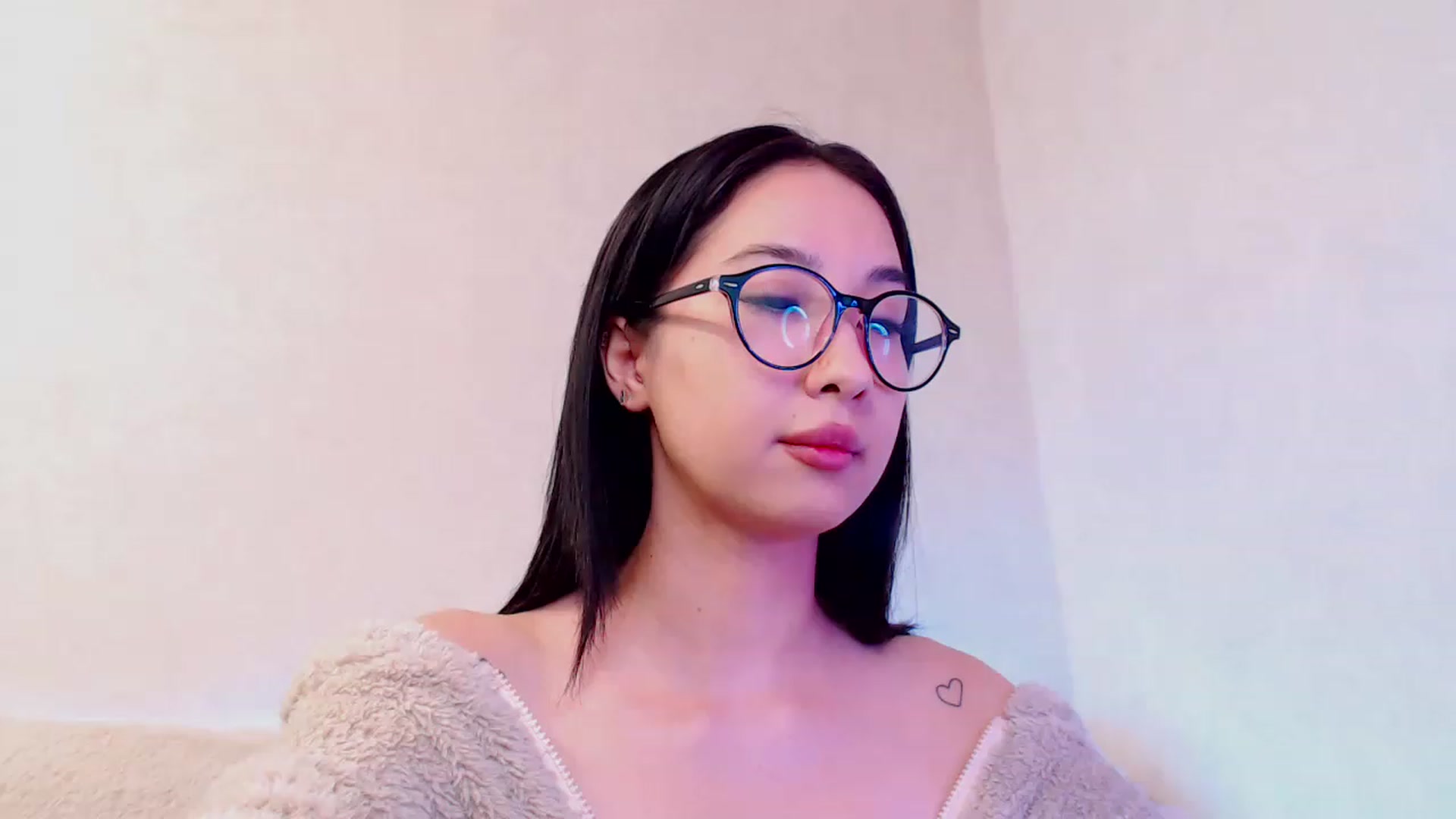 Gallery image thumbnail from ViktorrySweet's myfreecams stream on, 12/22/2022, 15:36 image 5 of 20