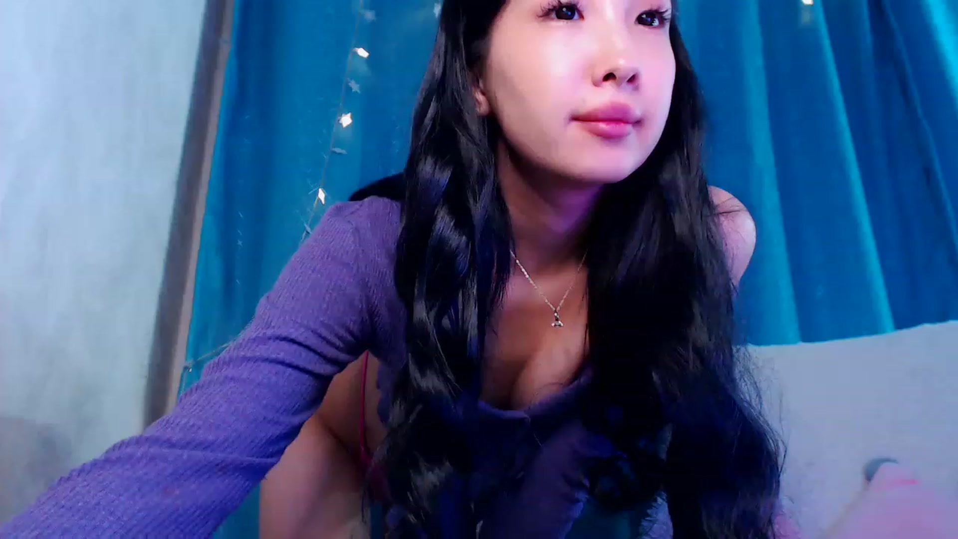 Gallery image thumbnail from ViktorrySweet's myfreecams stream on, 12/24/2022, 18:39 image 5 of 20