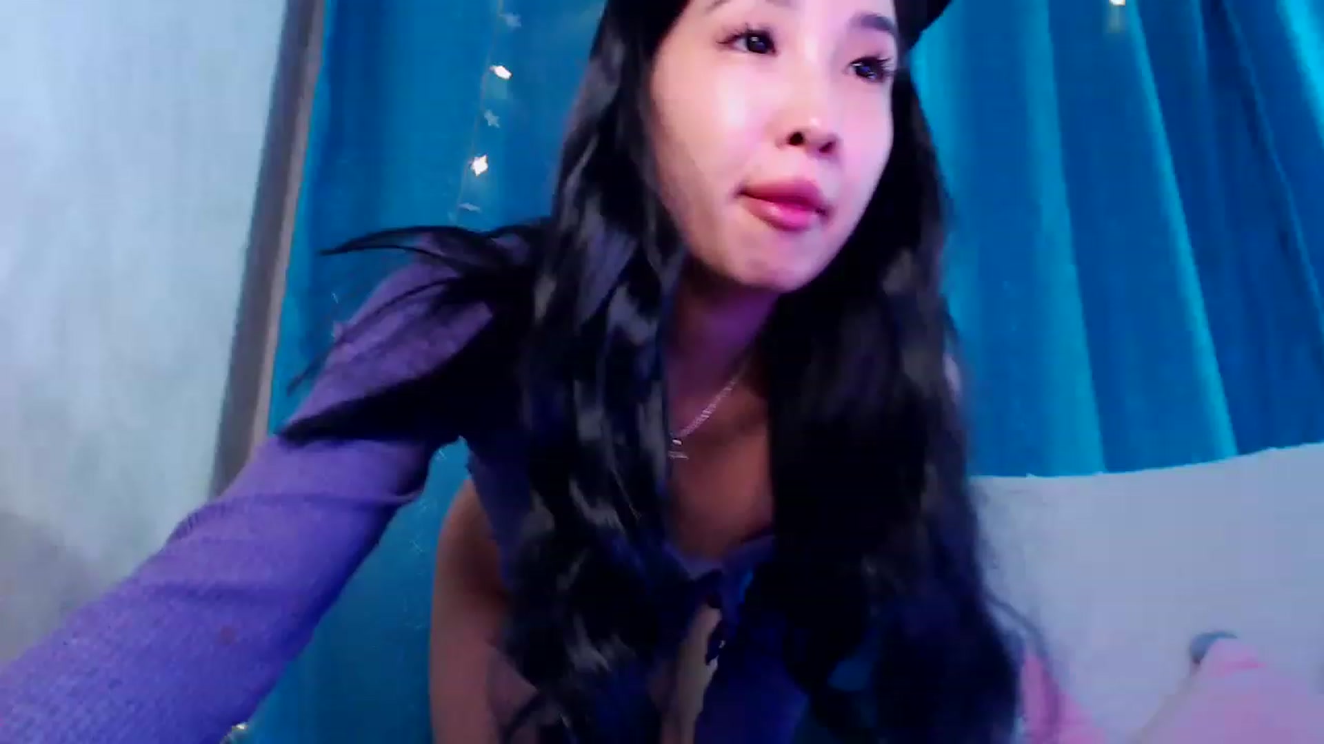 Gallery image thumbnail from ViktorrySweet's myfreecams stream on, 12/24/2022, 18:39 image 11 of 20
