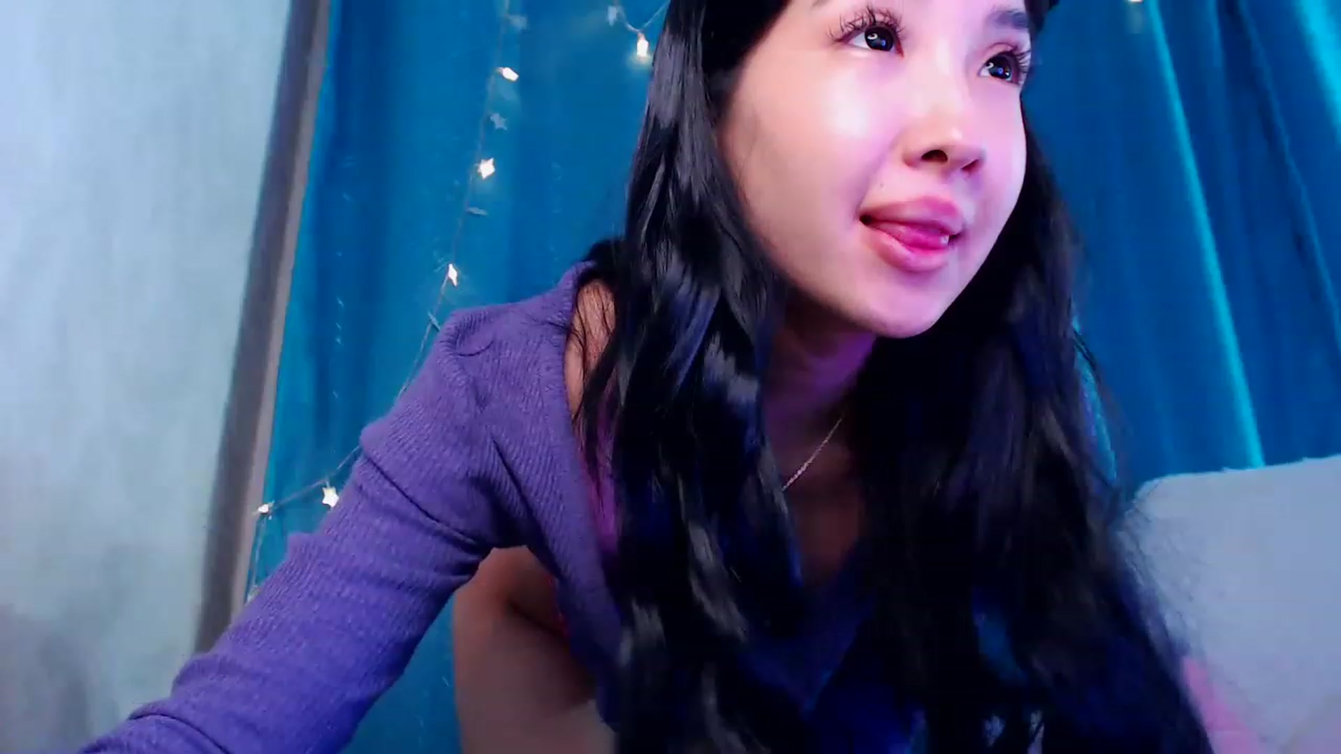 Gallery image thumbnail from ViktorrySweet's myfreecams stream on, 12/24/2022, 18:39 image 15 of 20