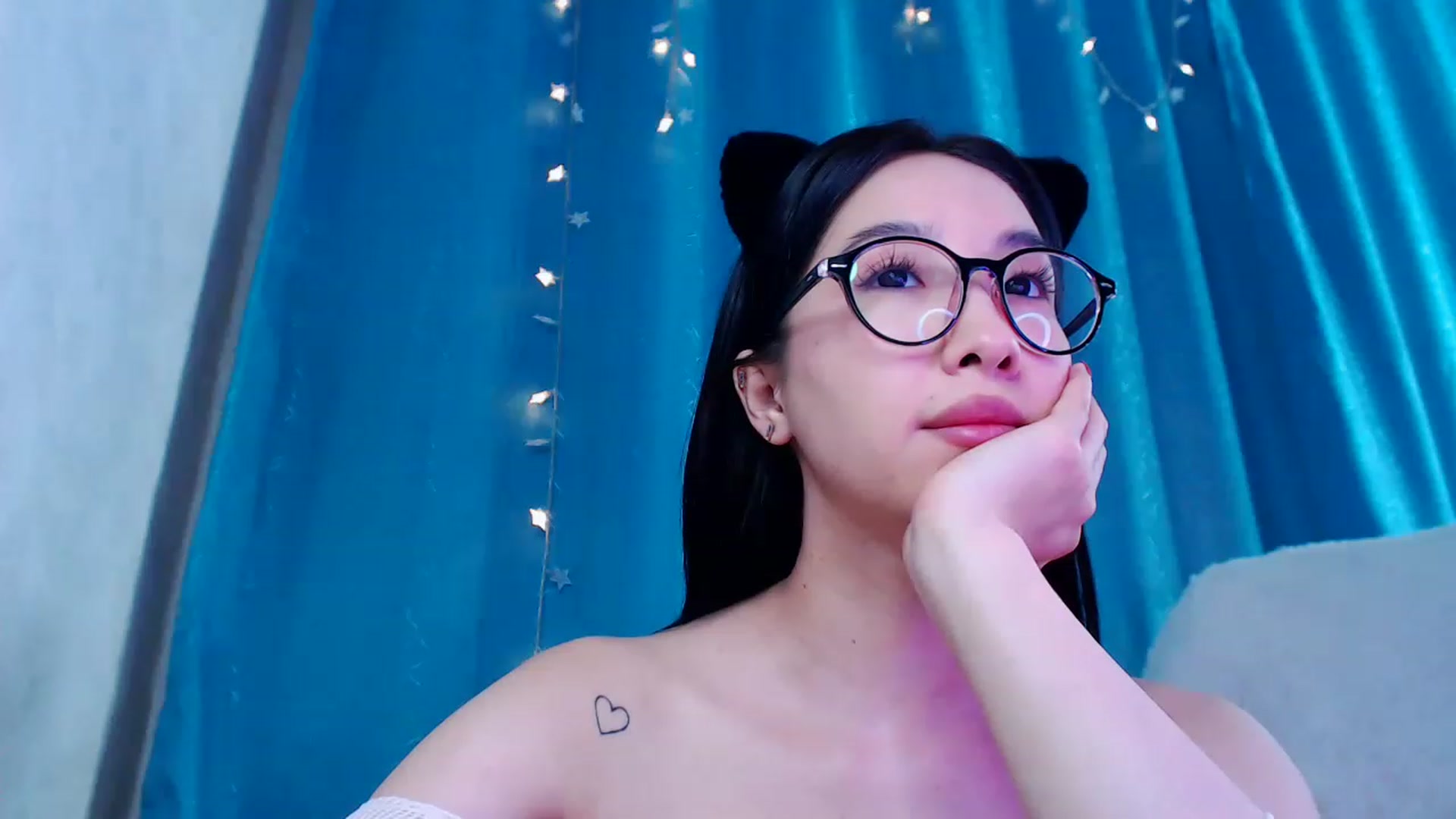 Gallery image thumbnail from ViktorrySweet's myfreecams stream on, 01/03/2023, 06:26 image 19 of 20