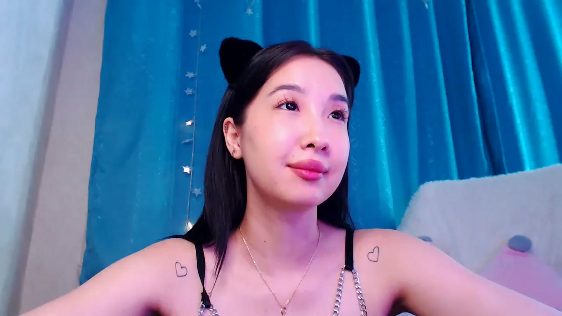 Gallery image thumbnail from ViktorrySweet's myfreecams stream on, 01/03/2023, 14:09 image 2 of 20