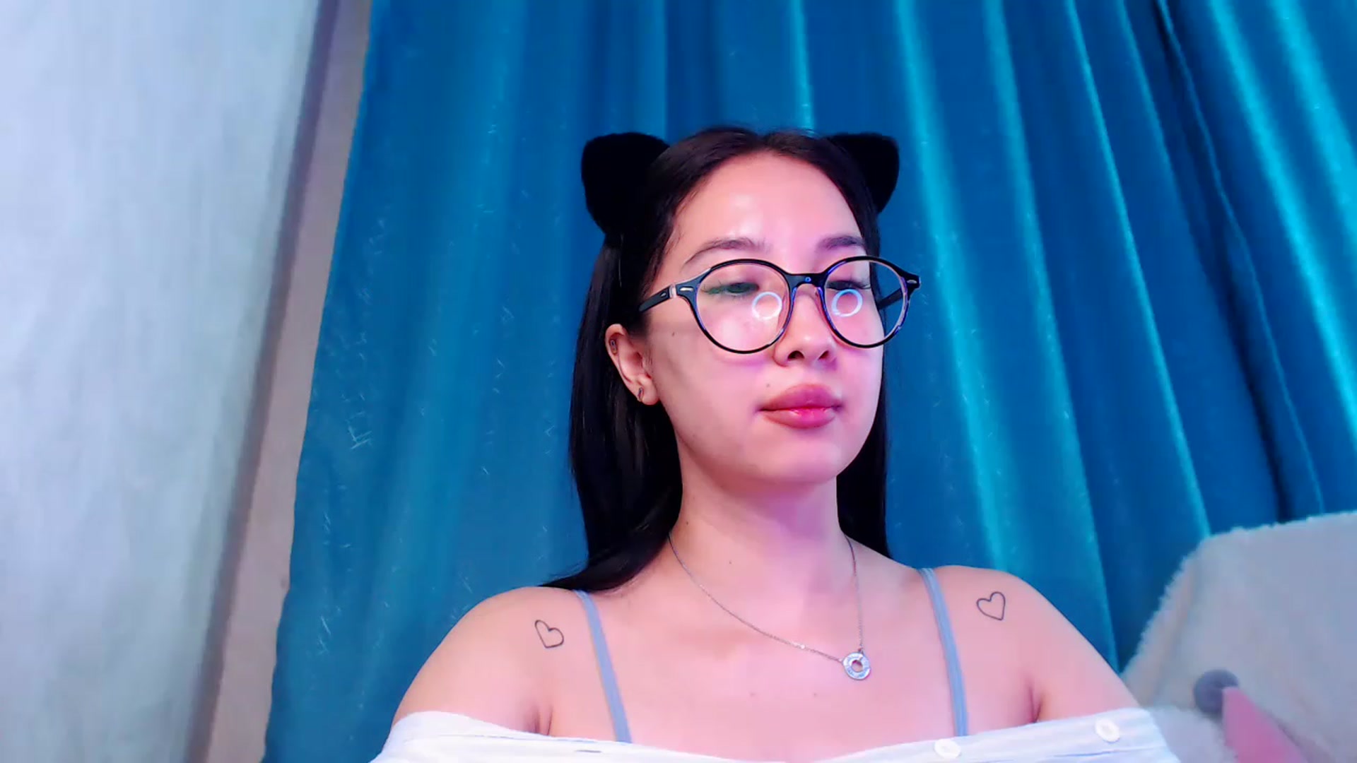 Gallery image thumbnail from ViktorrySweet's myfreecams stream on, 01/04/2023, 14:21 image 16 of 20