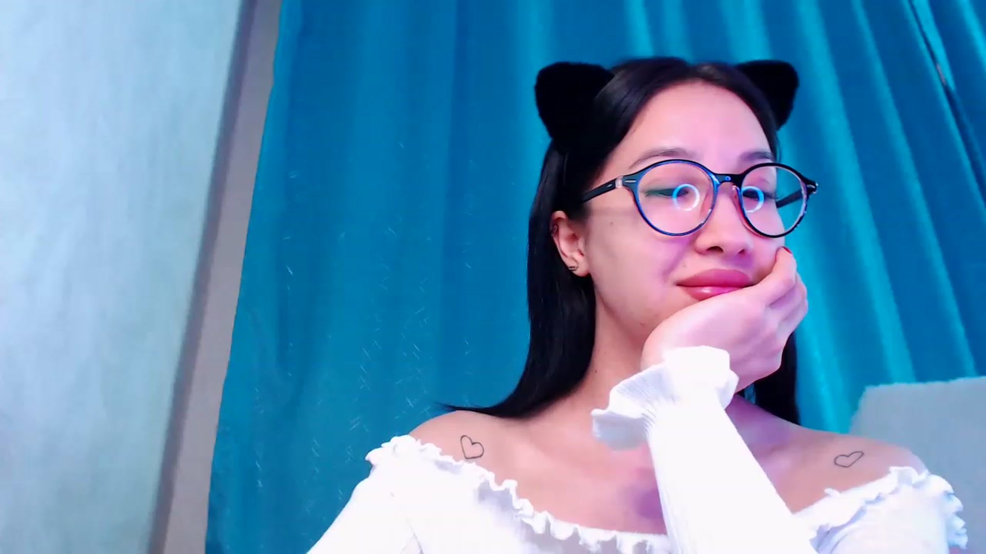 Gallery image thumbnail from ViktorrySweet's myfreecams stream on, 01/06/2023, 05:00 image 16 of 20