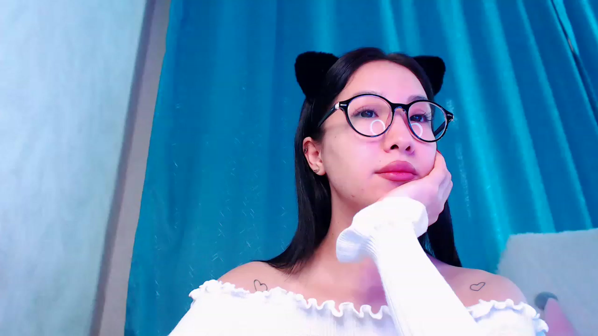 Gallery image thumbnail from ViktorrySweet's myfreecams stream on, 01/06/2023, 05:00 image 5 of 20