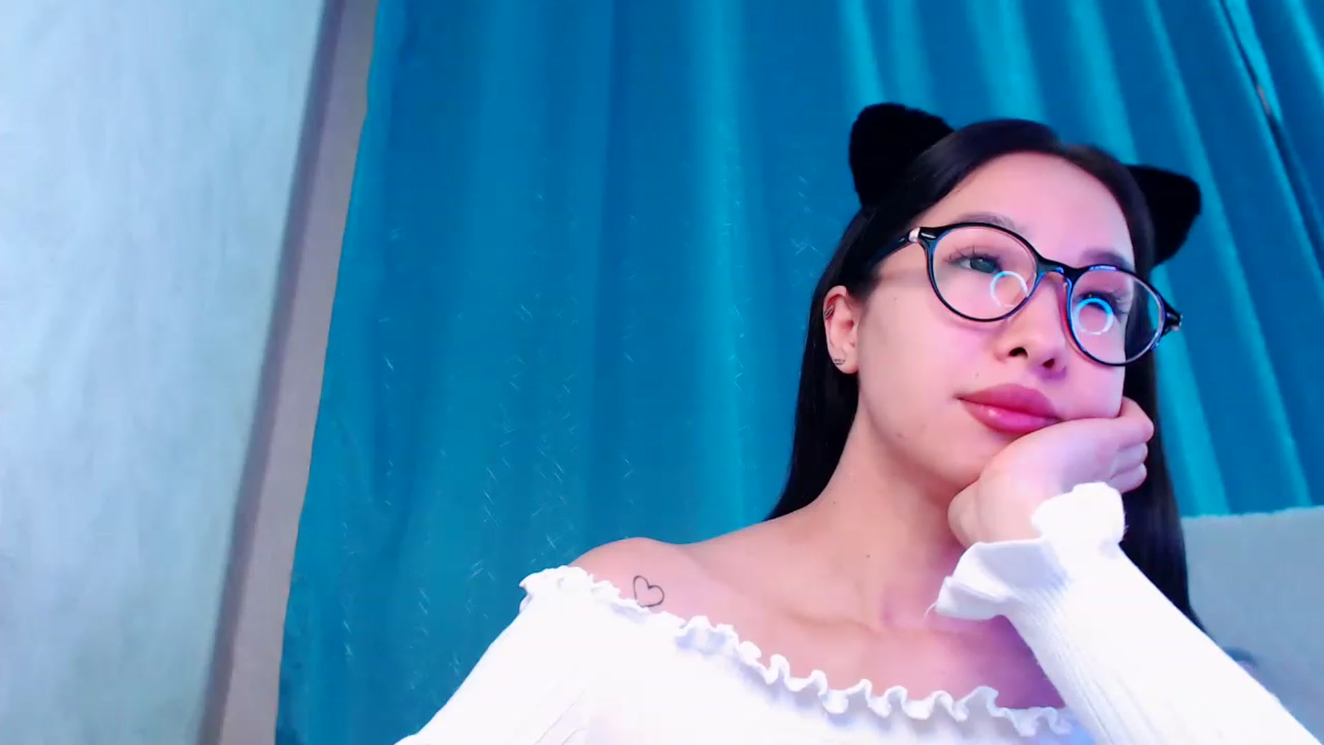 Gallery image thumbnail from ViktorrySweet's myfreecams stream on, 01/06/2023, 05:00 image 17 of 20