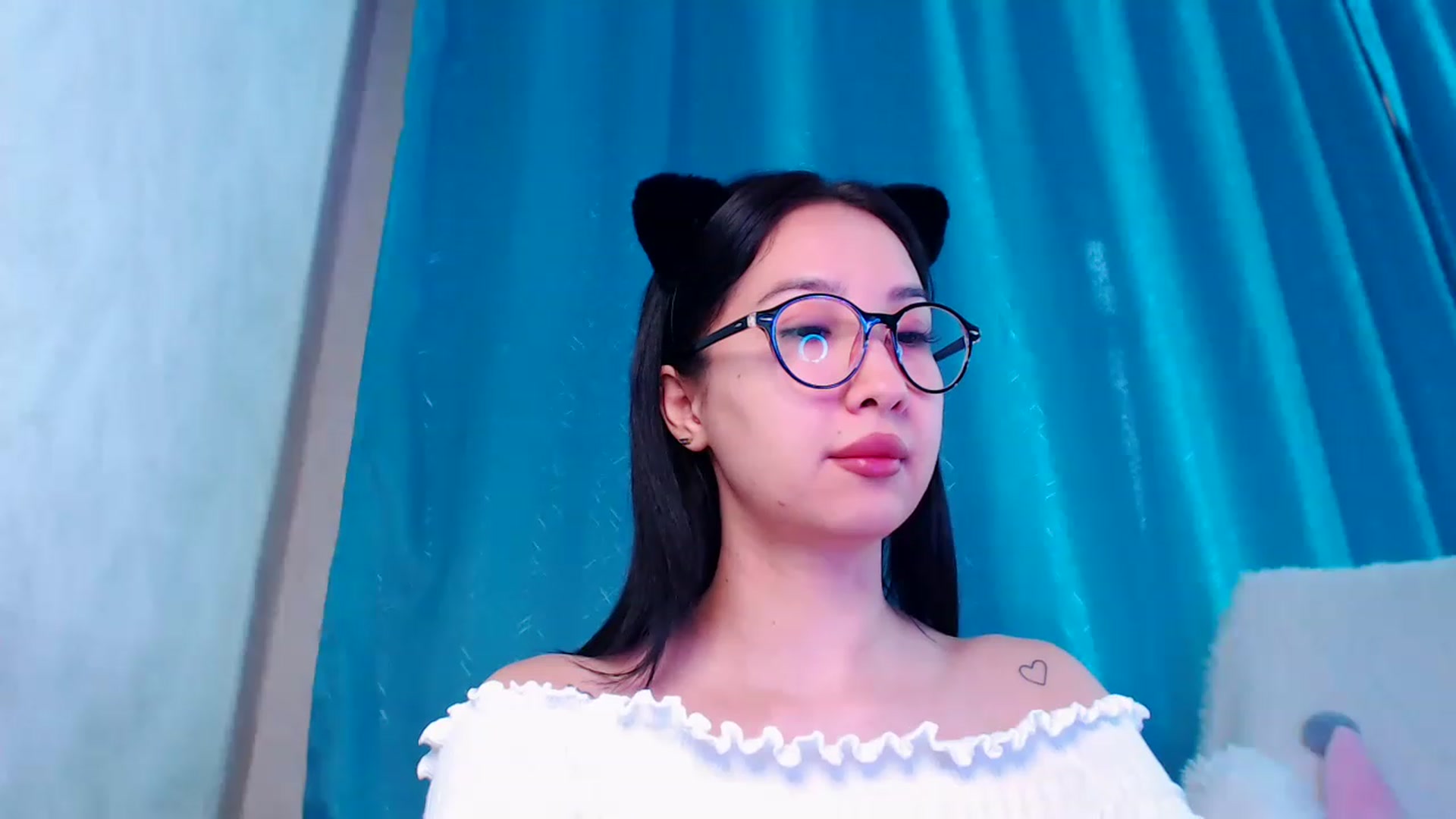 Gallery image thumbnail from ViktorrySweet's myfreecams stream on, 01/06/2023, 05:00 image 13 of 20