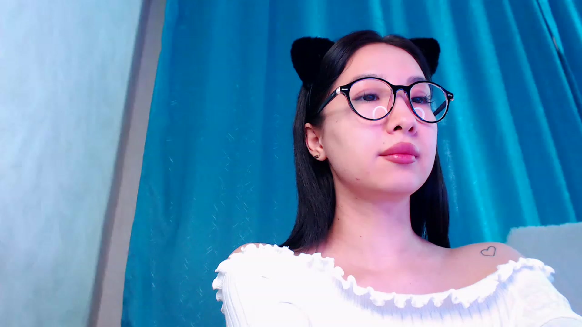 Gallery image thumbnail from ViktorrySweet's myfreecams stream on, 01/06/2023, 05:00 image 19 of 20
