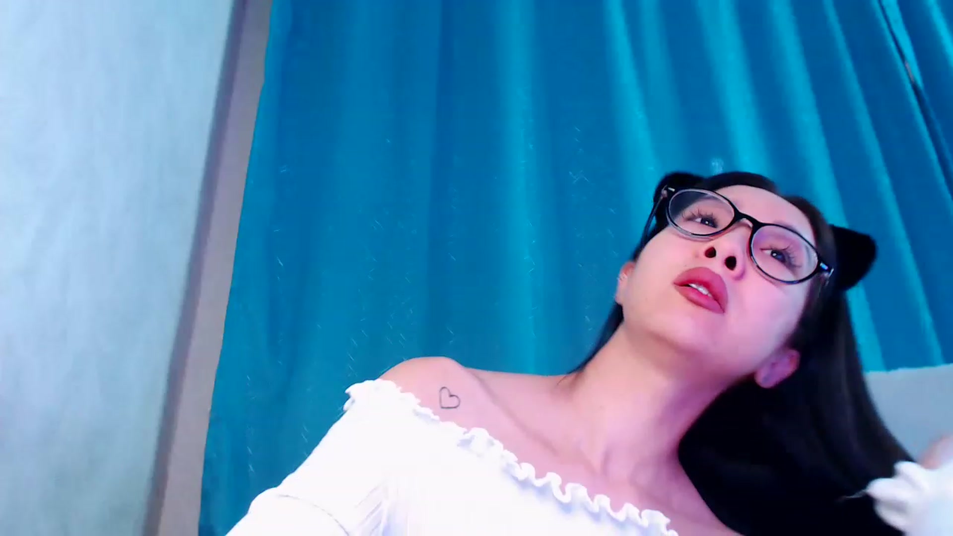 Gallery image thumbnail from ViktorrySweet's myfreecams stream on, 01/06/2023, 05:00 image 8 of 20