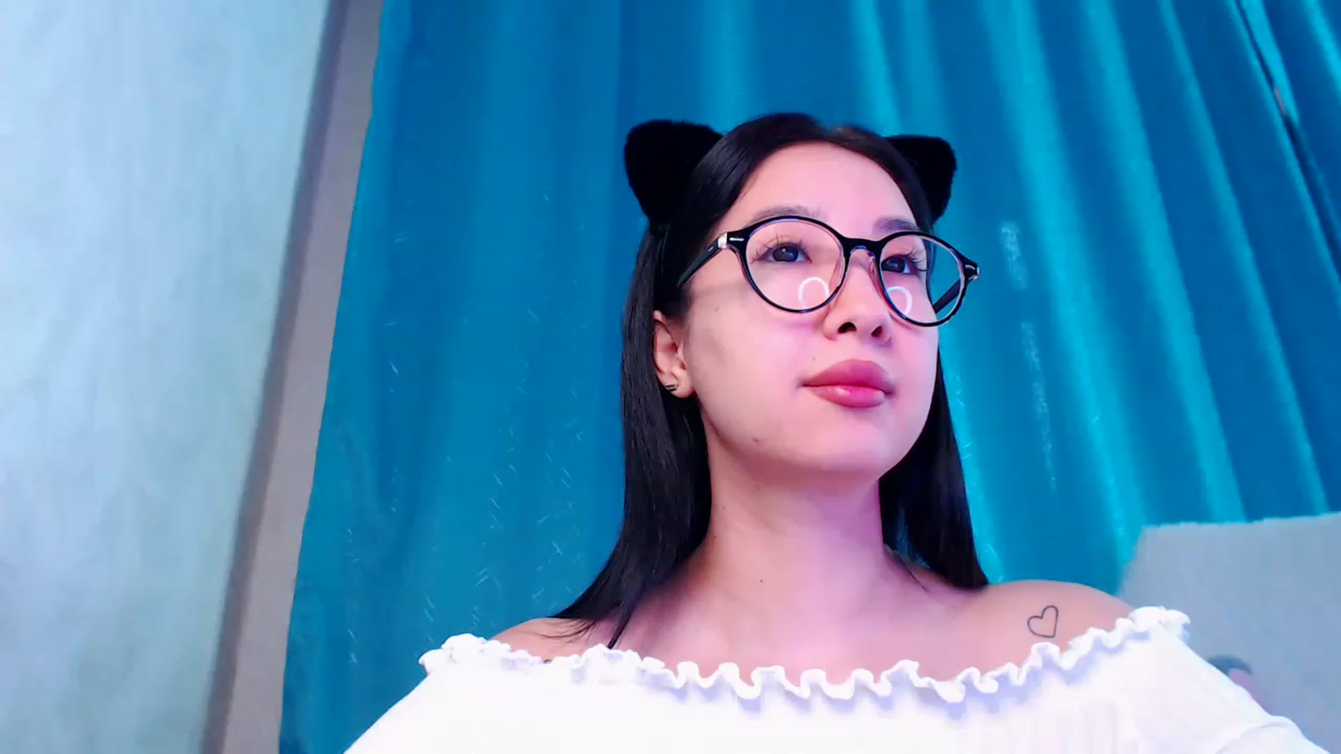 Gallery image thumbnail from ViktorrySweet's myfreecams stream on, 01/06/2023, 05:00 image 15 of 20