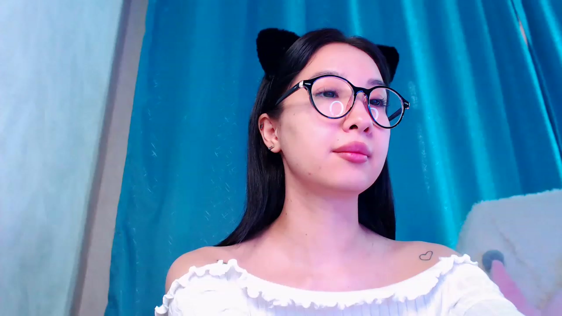 Gallery image thumbnail from ViktorrySweet's myfreecams stream on, 01/06/2023, 06:08 image 2 of 20