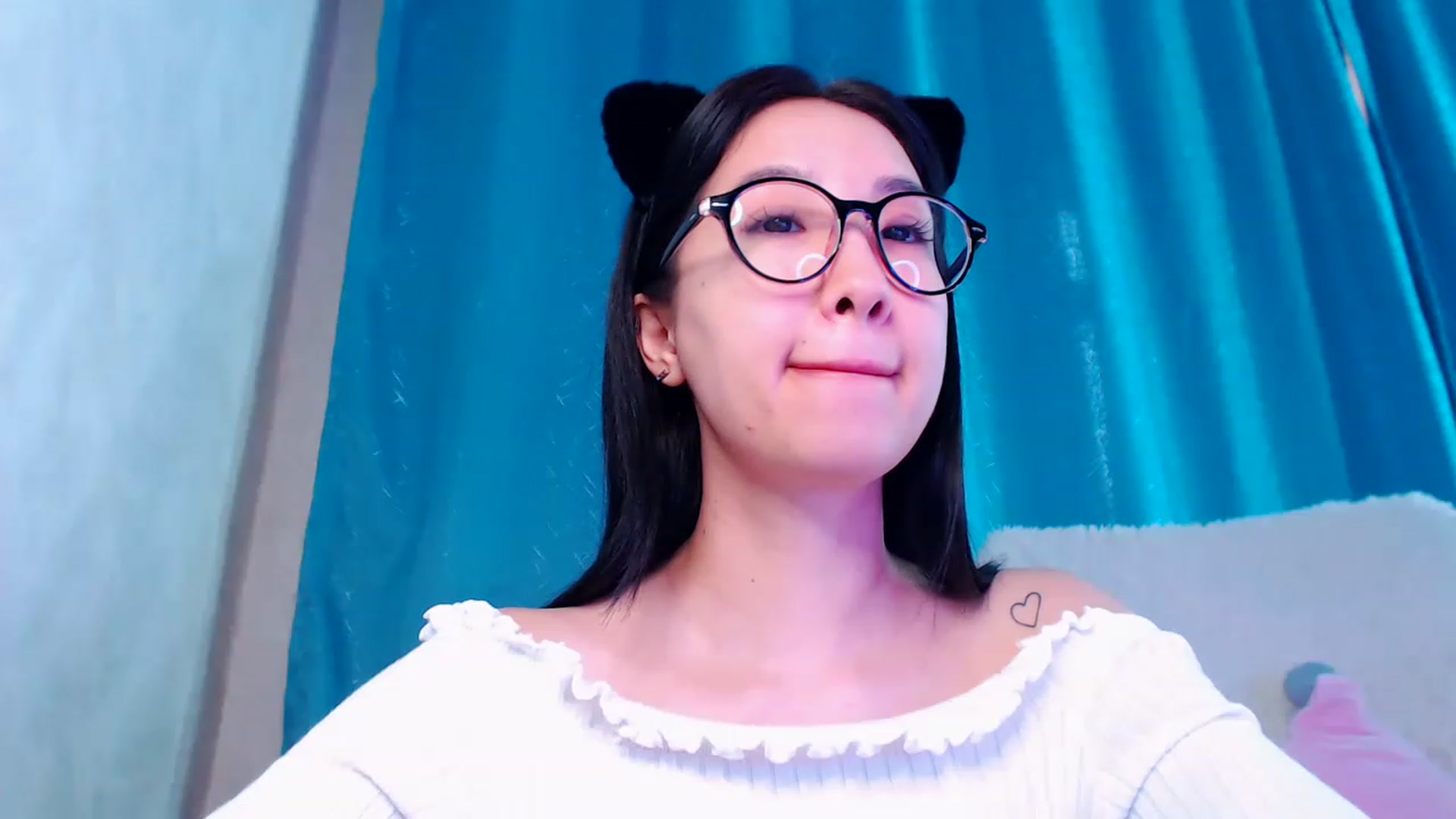 Gallery image thumbnail from ViktorrySweet's myfreecams stream on, 01/06/2023, 06:08 image 14 of 20
