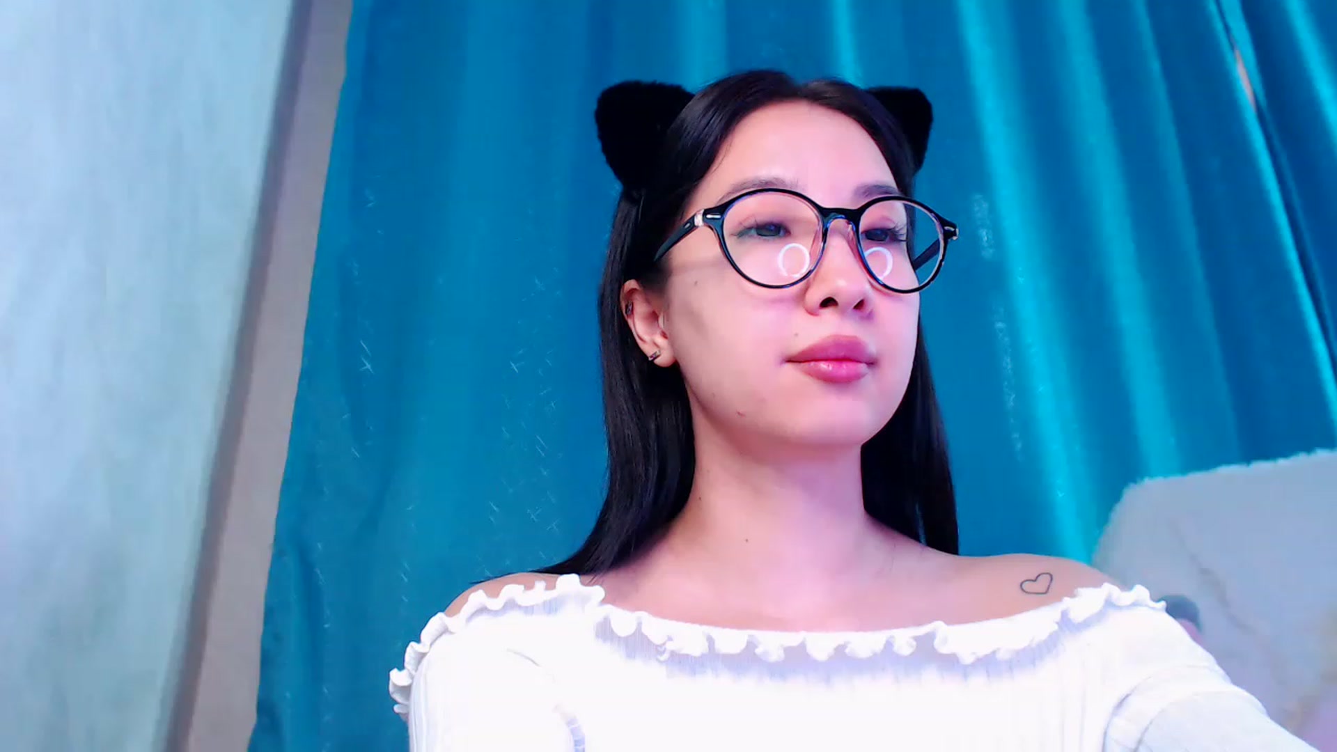 Gallery image thumbnail from ViktorrySweet's myfreecams stream on, 01/06/2023, 06:08 image 3 of 20