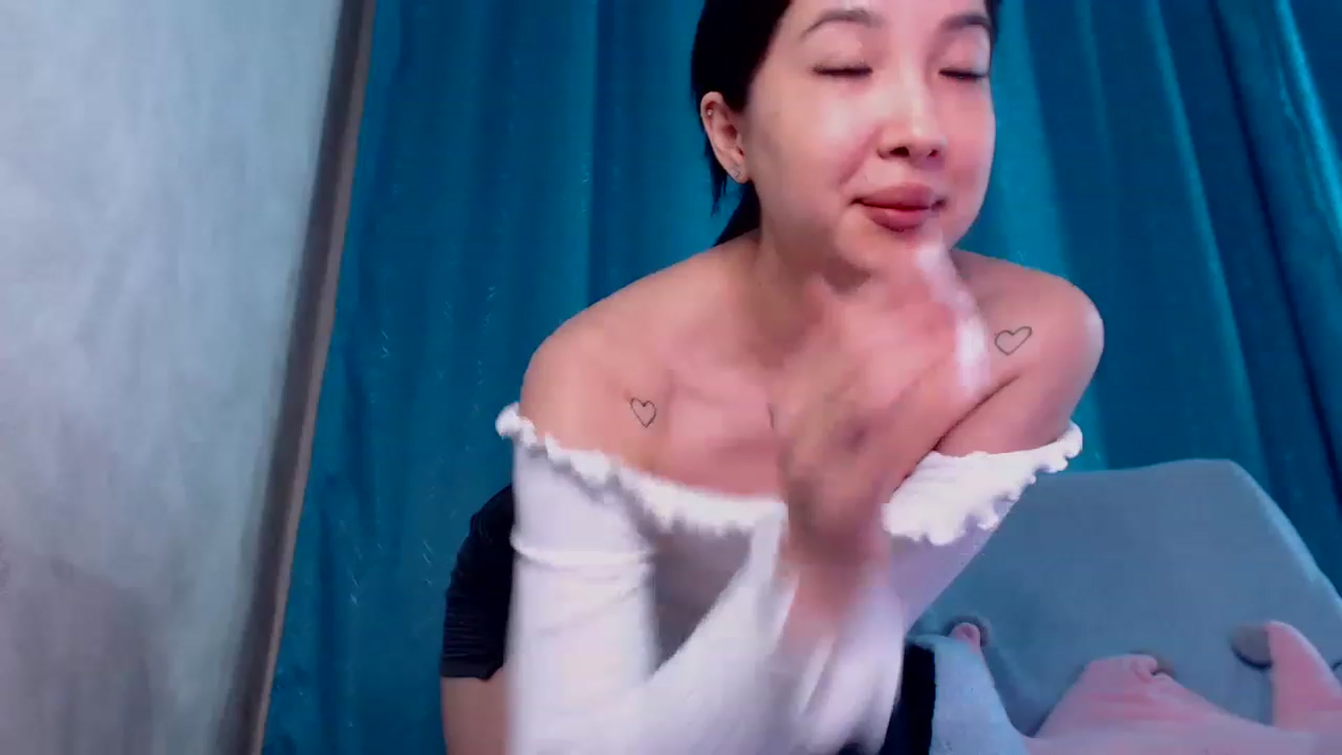 Gallery image thumbnail from ViktorrySweet's myfreecams stream on, 02/07/2023, 17:19 image 4 of 20