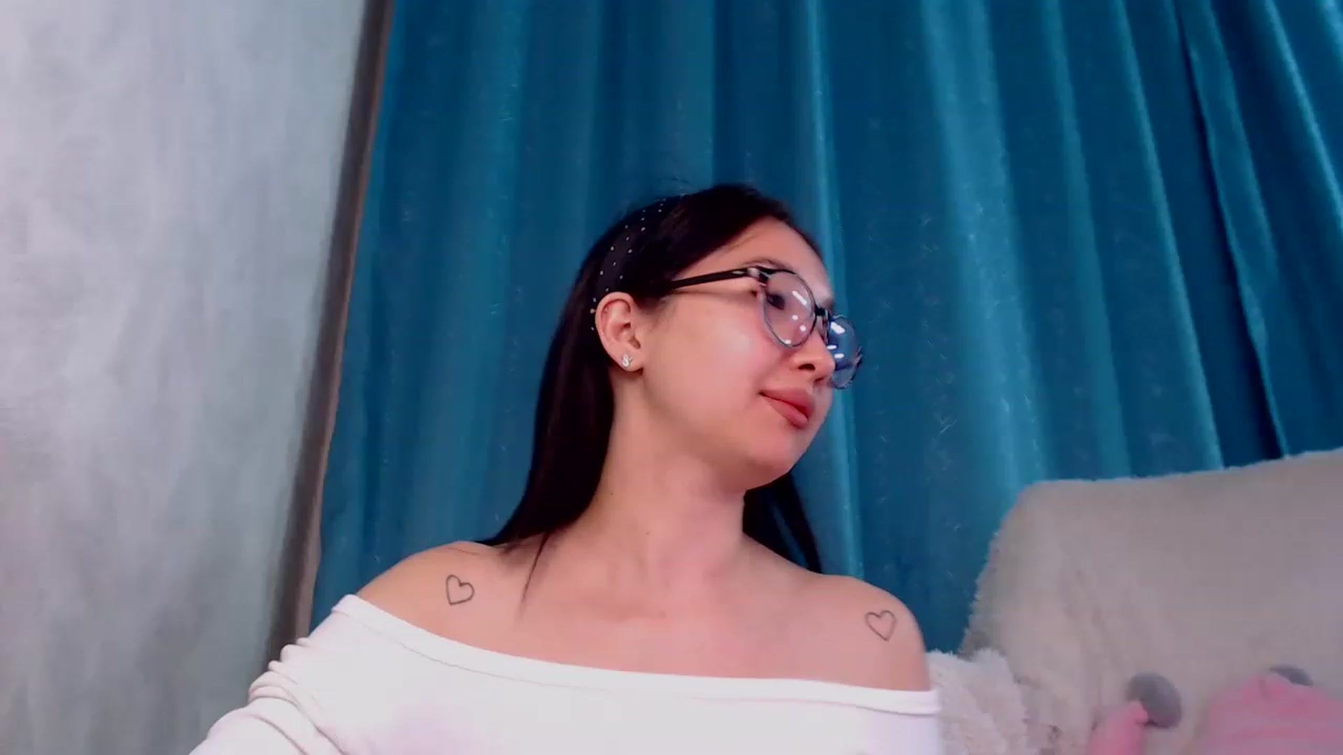 Gallery image thumbnail from ViktorrySweet's myfreecams stream on, 02/15/2023, 13:11 image 15 of 20