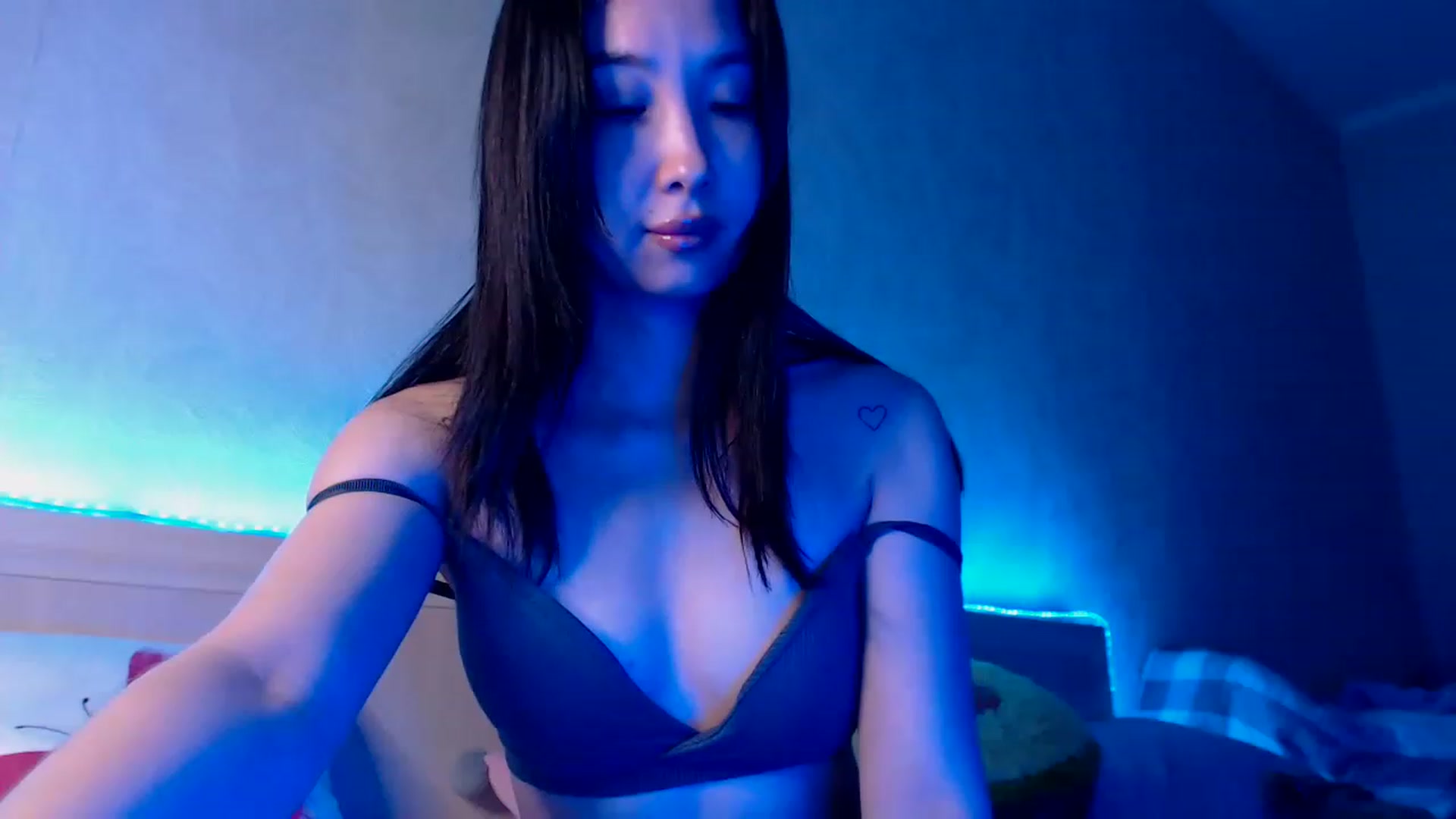 Gallery image thumbnail from ViktorrySweet's myfreecams stream on, 02/26/2023, 12:50 image 15 of 20