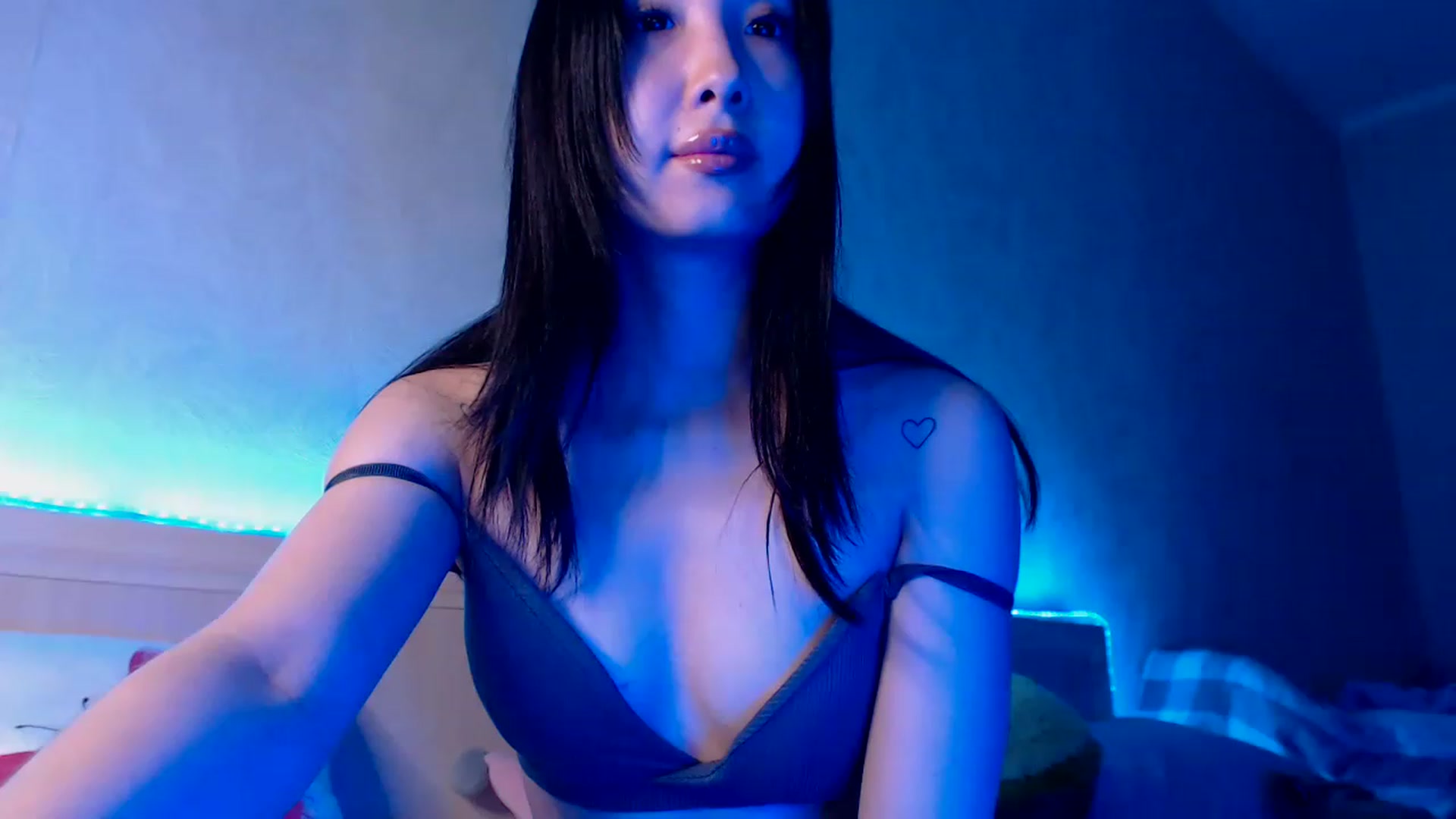 Gallery image thumbnail from ViktorrySweet's myfreecams stream on, 02/26/2023, 12:50 image 16 of 20
