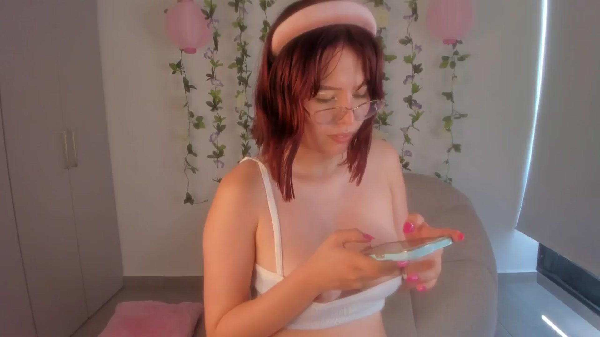 Gallery image thumbnail from Vilu_here's myfreecams stream on, 04/25/2024, 18:11 image 13 of 20
