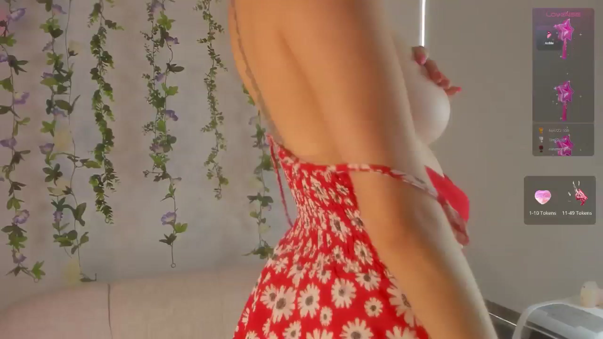 Gallery image thumbnail from Vilu_here's myfreecams stream on, 04/27/2024, 17:35 image 5 of 20