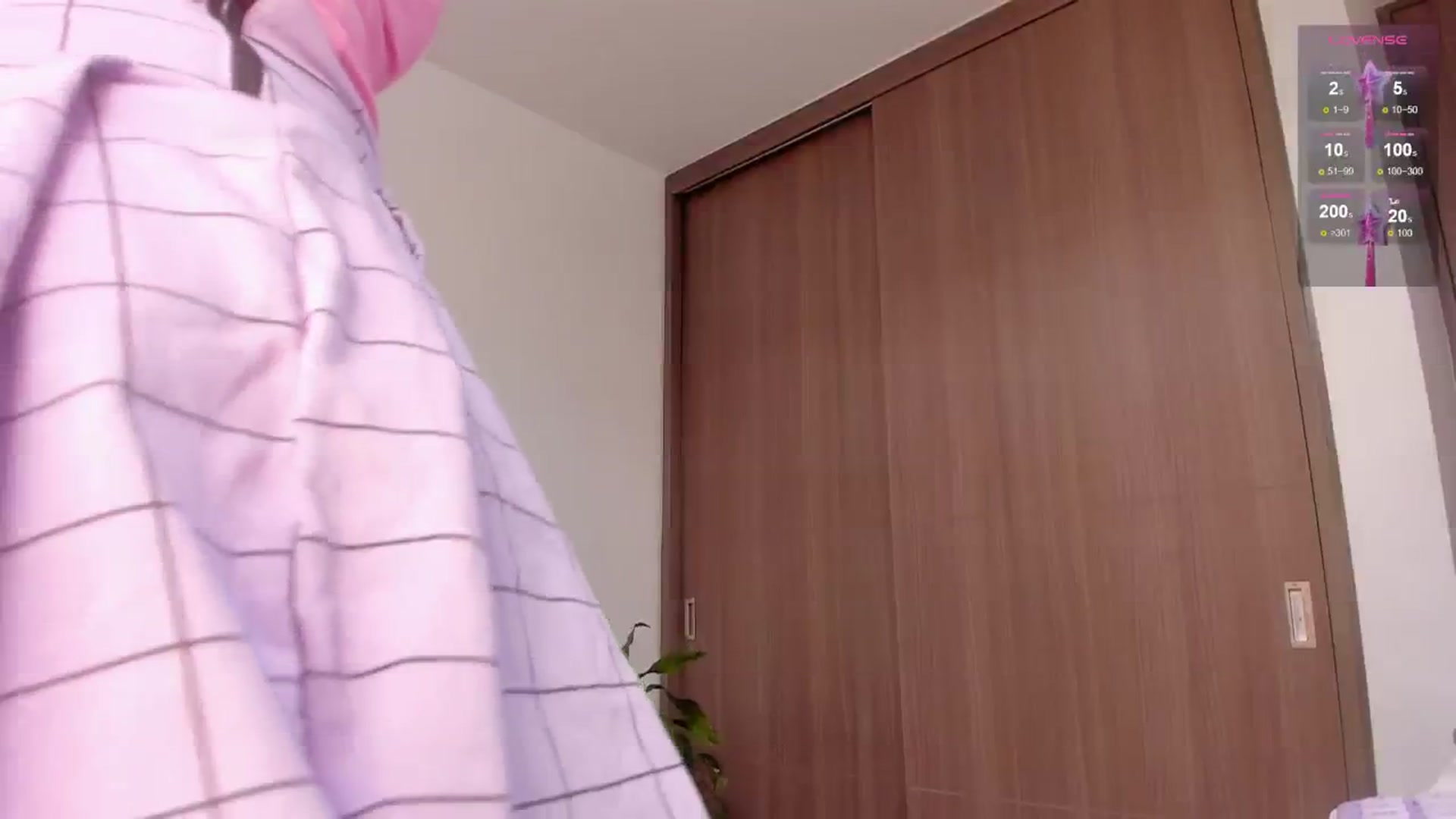 Gallery image thumbnail from Vilu_here's myfreecams stream on, 06/21/2024, 17:08 image 10 of 20