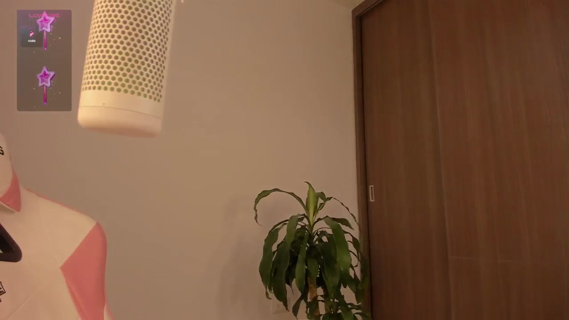 Gallery image thumbnail from Vilu_here's myfreecams stream on, 08/01/2024, 18:47 image 18 of 20