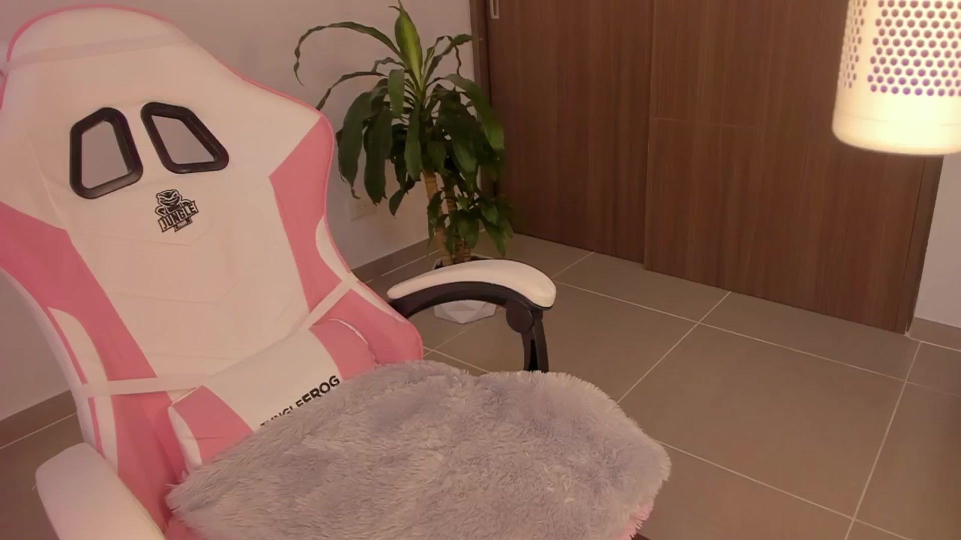 Gallery image thumbnail from Vilu_here's myfreecams stream on, 08/04/2024, 16:34 image 8 of 20