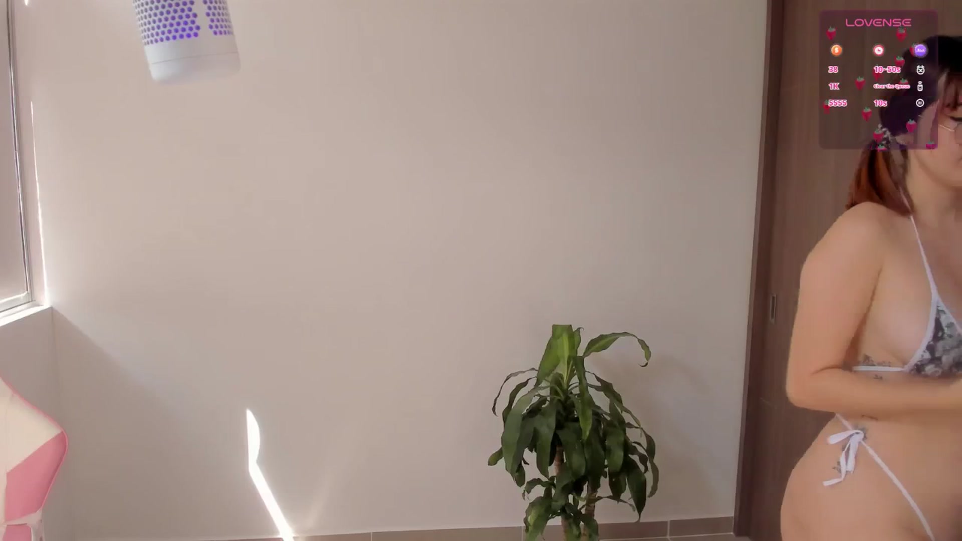 Gallery image thumbnail from Vilu_here's myfreecams stream on, 09/03/2024, 15:17 image 12 of 20