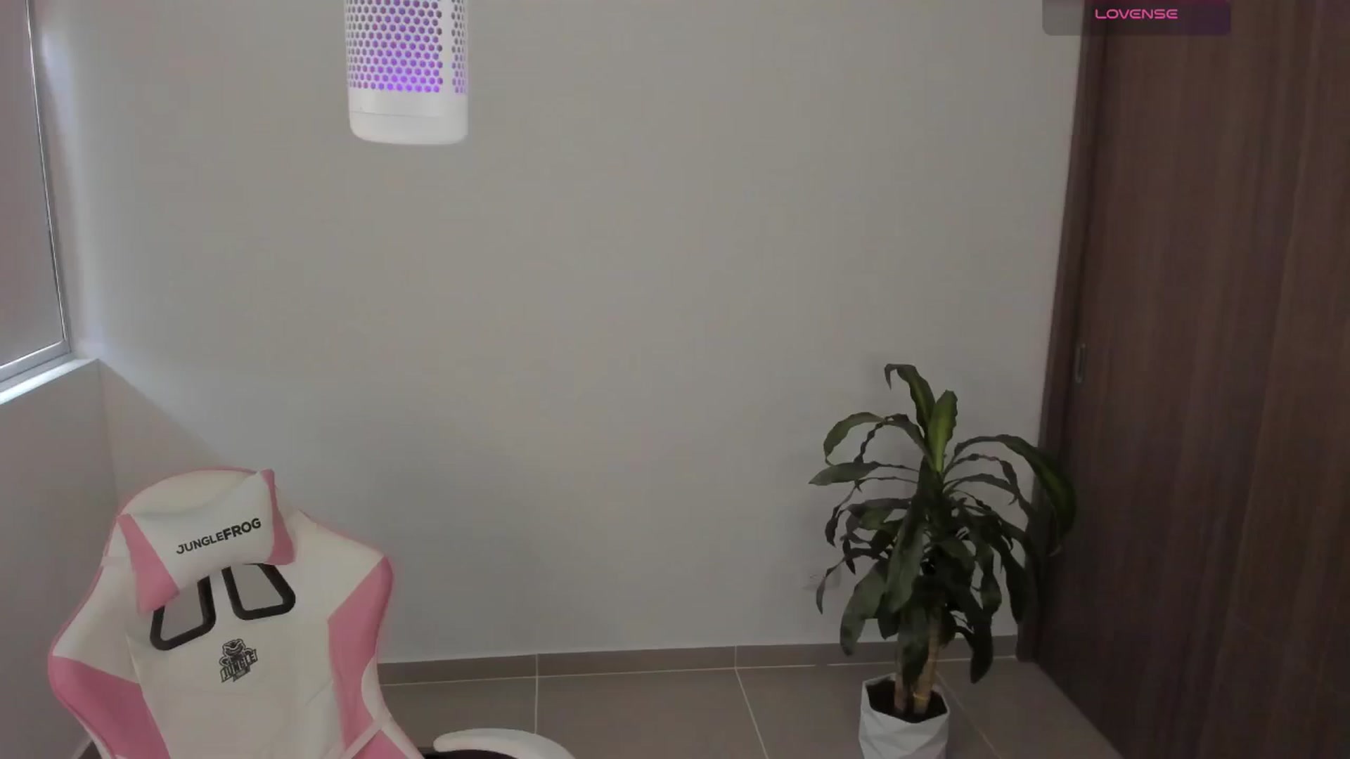 Gallery image thumbnail from Vilu_here's myfreecams stream on, 09/18/2024, 18:10 image 17 of 20