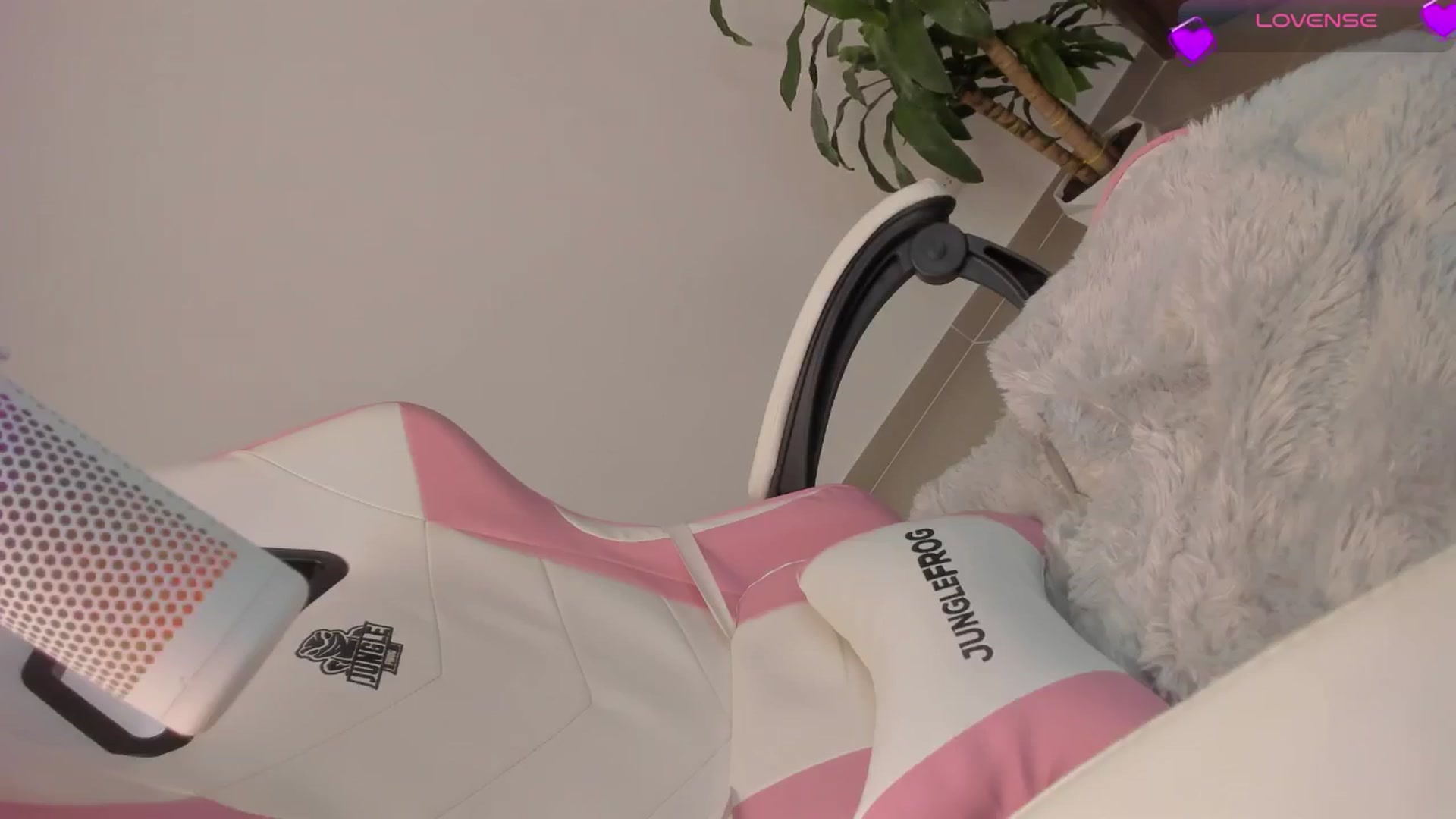 Gallery image thumbnail from Vilu_here's myfreecams stream on, 10/04/2024, 18:50 image 9 of 20