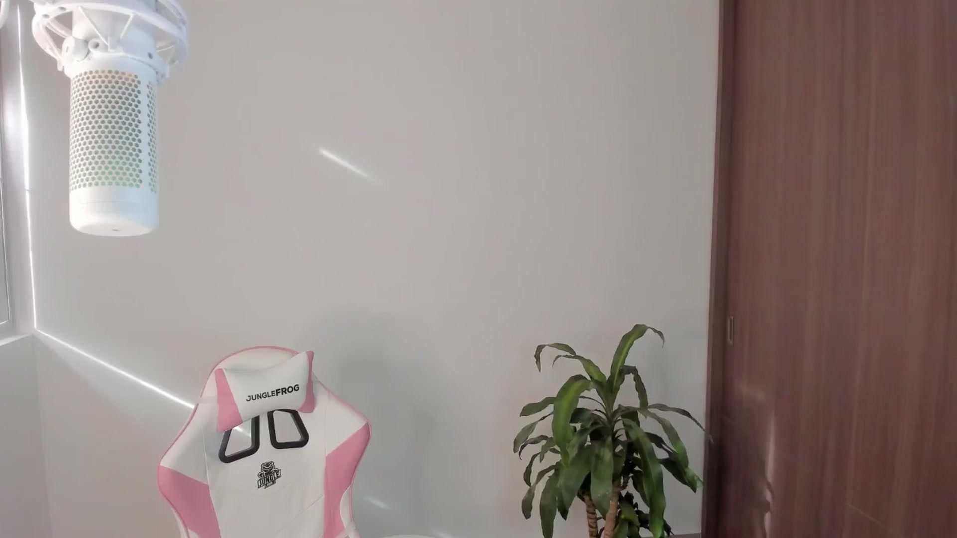 Gallery image thumbnail from Vilu_here's myfreecams stream on, 10/05/2024, 12:34 image 15 of 20