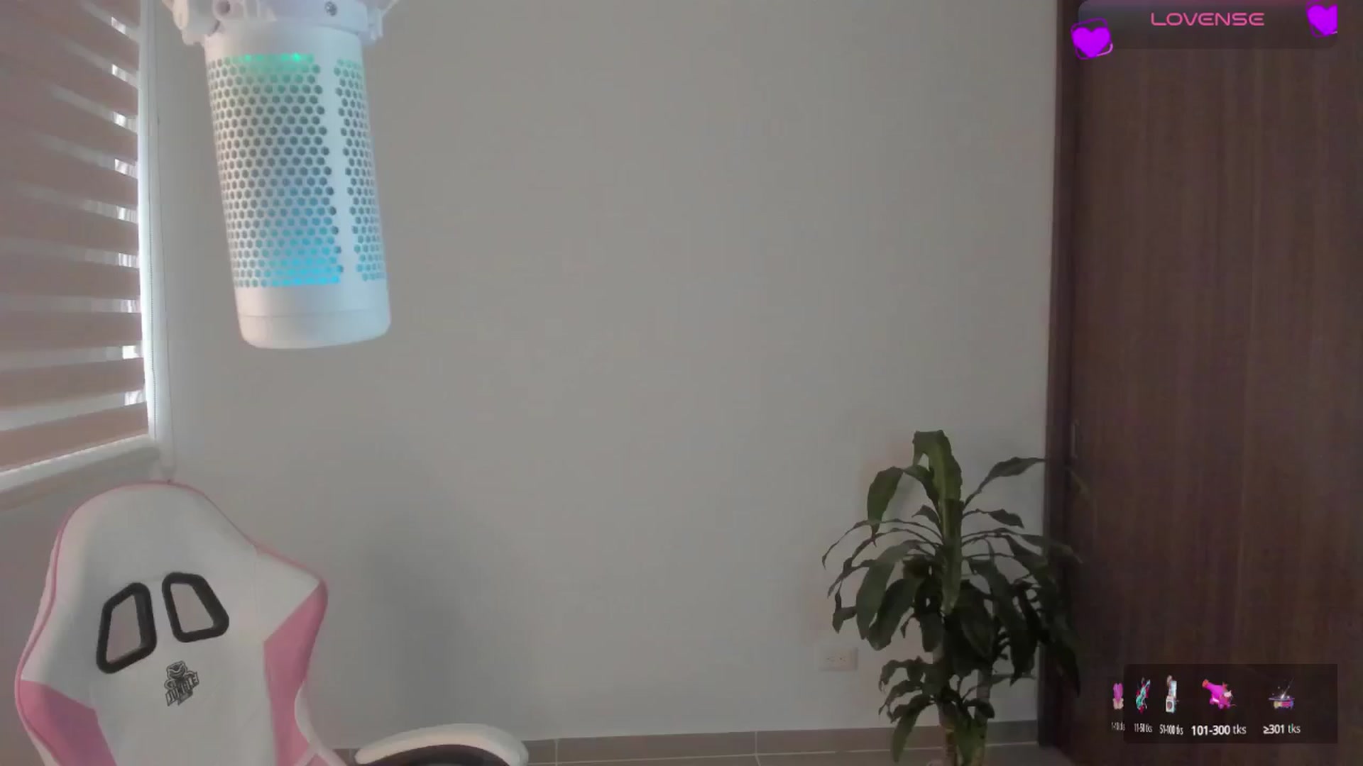 Gallery image thumbnail from Vilu_here's myfreecams stream on, 10/28/2024, 14:21 image 15 of 20