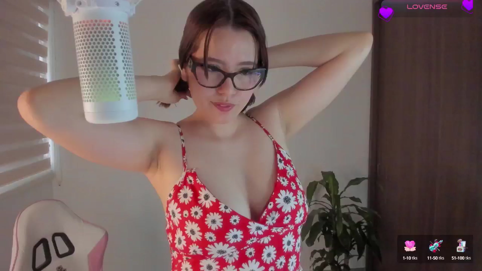 Gallery image thumbnail from Vilu_here's myfreecams stream on, 10/28/2024, 14:21 image 1 of 20