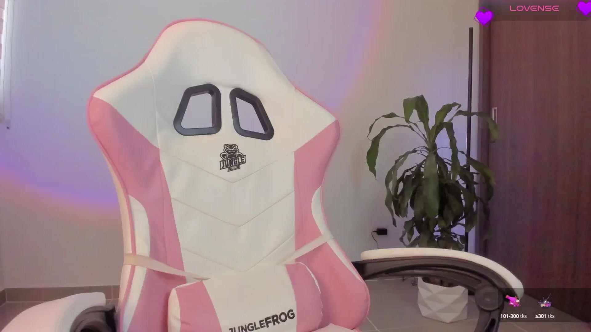 Gallery image thumbnail from Vilu_here's myfreecams stream on, 11/20/2024, 17:17 image 18 of 20