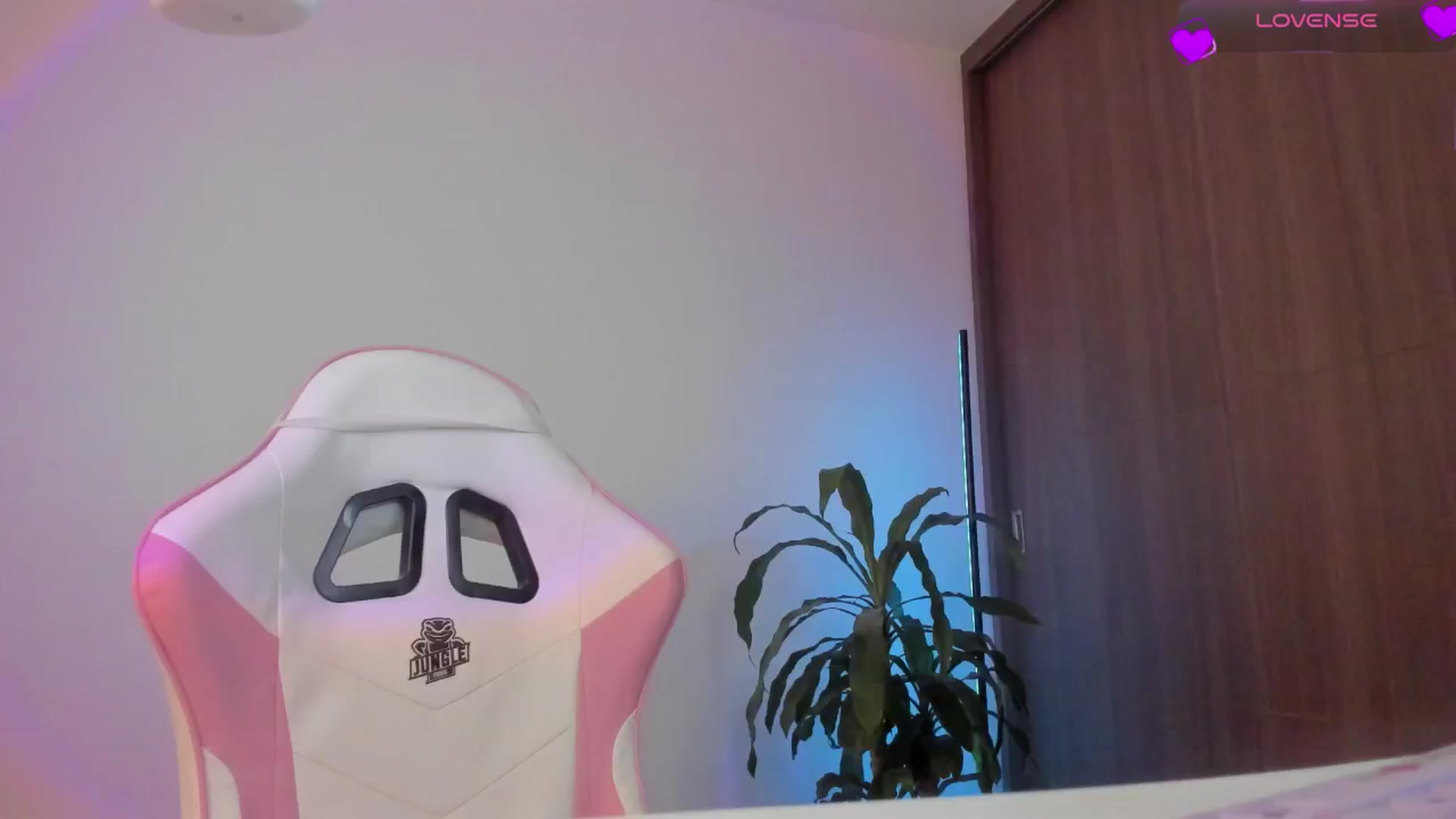 Gallery image thumbnail from Vilu_here's myfreecams stream on, 11/23/2024, 19:41 image 18 of 20