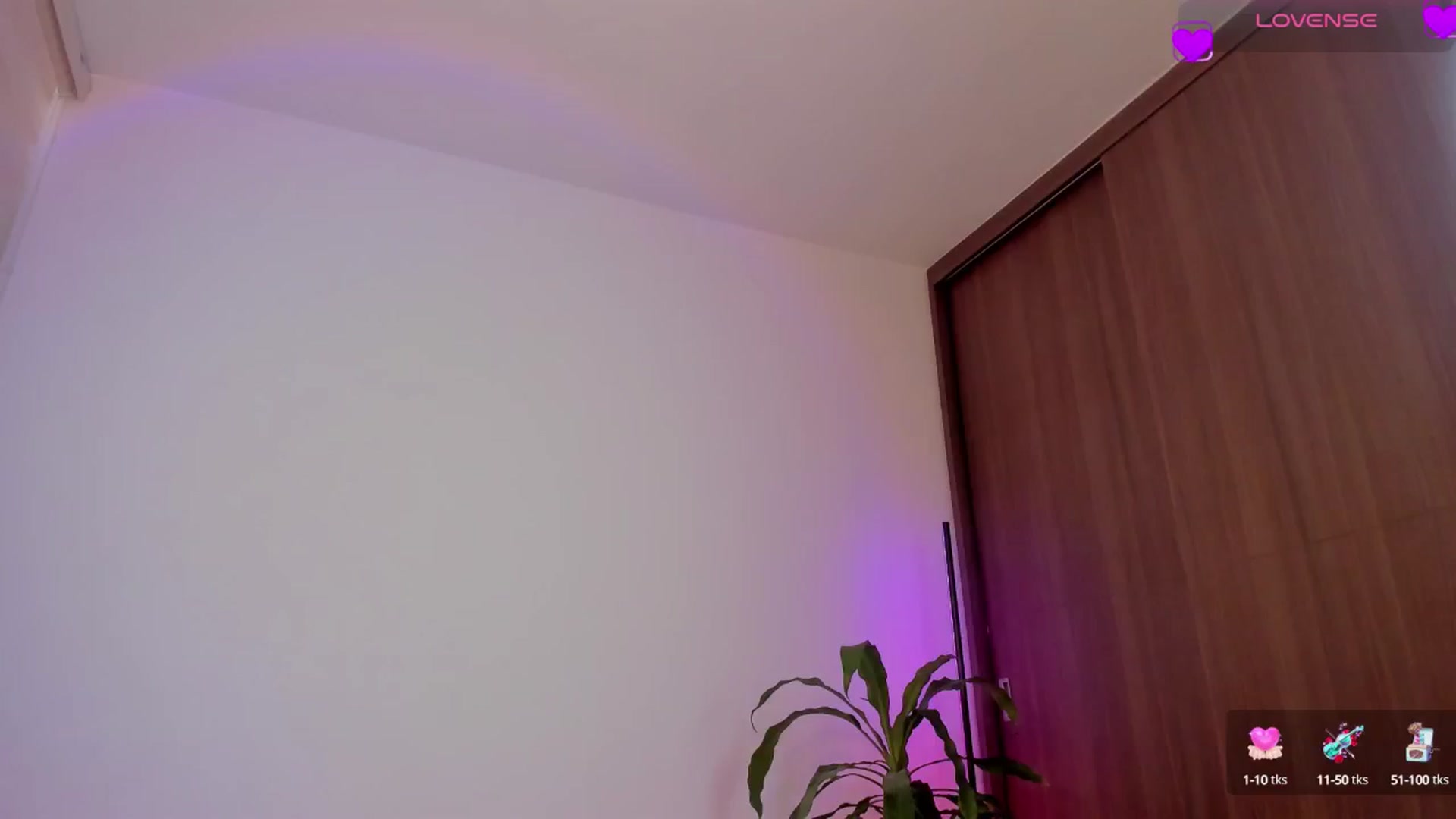 Gallery image thumbnail from Vilu_here's myfreecams stream on, 11/25/2024, 14:40 image 7 of 20