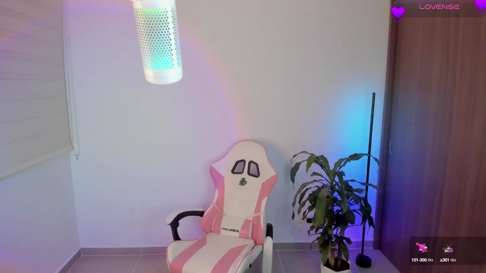 Gallery image thumbnail from Vilu_here's myfreecams stream on, 11/25/2024, 21:27 image 2 of 20