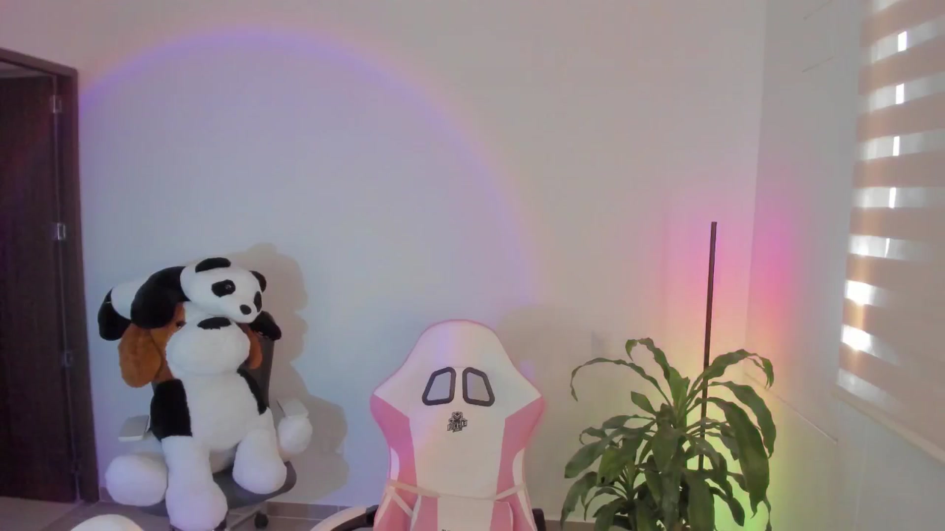 Gallery image thumbnail from Vilu_here's myfreecams stream on, 03/02/2025, 19:14 image 14 of 20