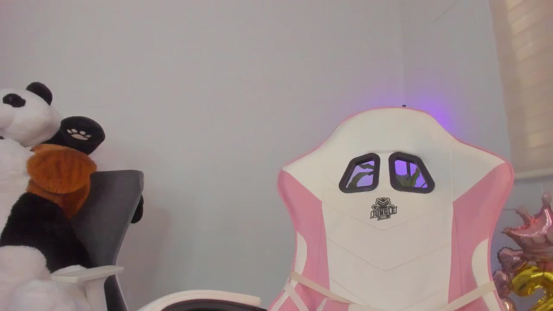 Gallery image thumbnail from Vilu_here's myfreecams stream on, 03/16/2025, 17:34 image 15 of 20