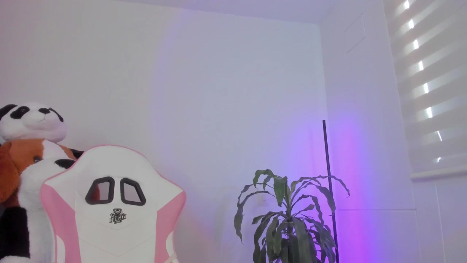 Gallery image thumbnail from Vilu_here's myfreecams stream on, 03/24/2025, 14:59 image 2 of 20