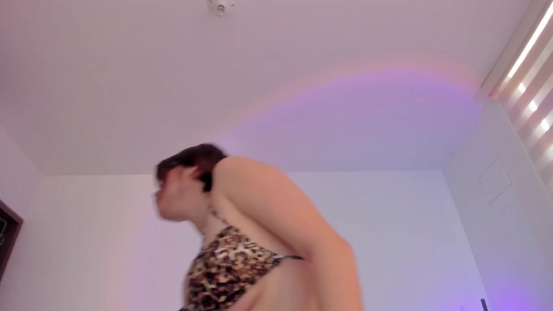 Gallery image thumbnail from Vilu_here's myfreecams stream on, 03/28/2025, 14:40 image 5 of 20