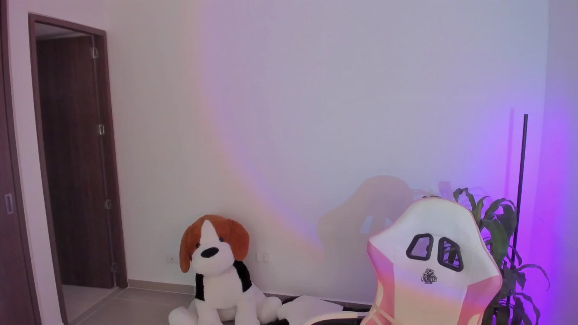 Gallery image thumbnail from Vilu_here's myfreecams stream on, 03/28/2025, 18:26 image 4 of 20