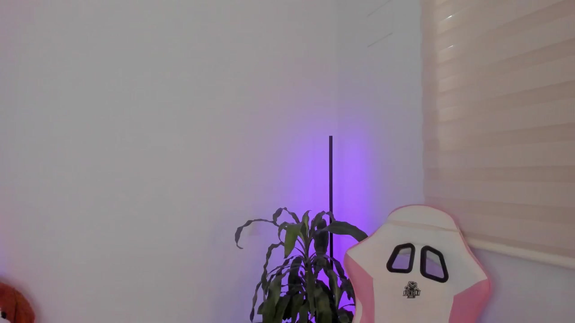 Gallery image thumbnail from Vilu_here's myfreecams stream on, 03/29/2025, 20:04 image 20 of 20