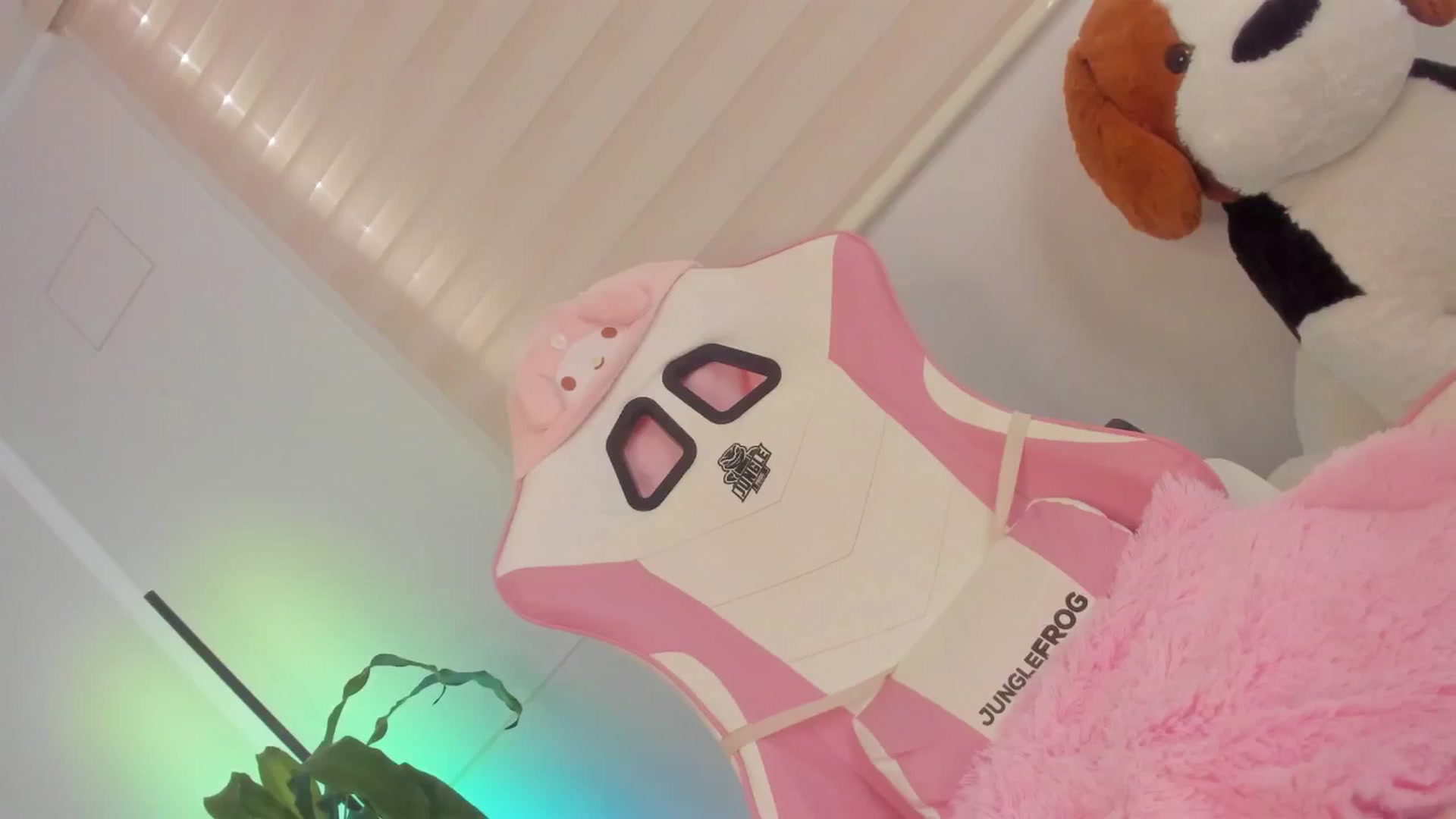 Gallery image thumbnail from Vilu_here's myfreecams stream on, 04/08/2025, 14:30 image 7 of 20
