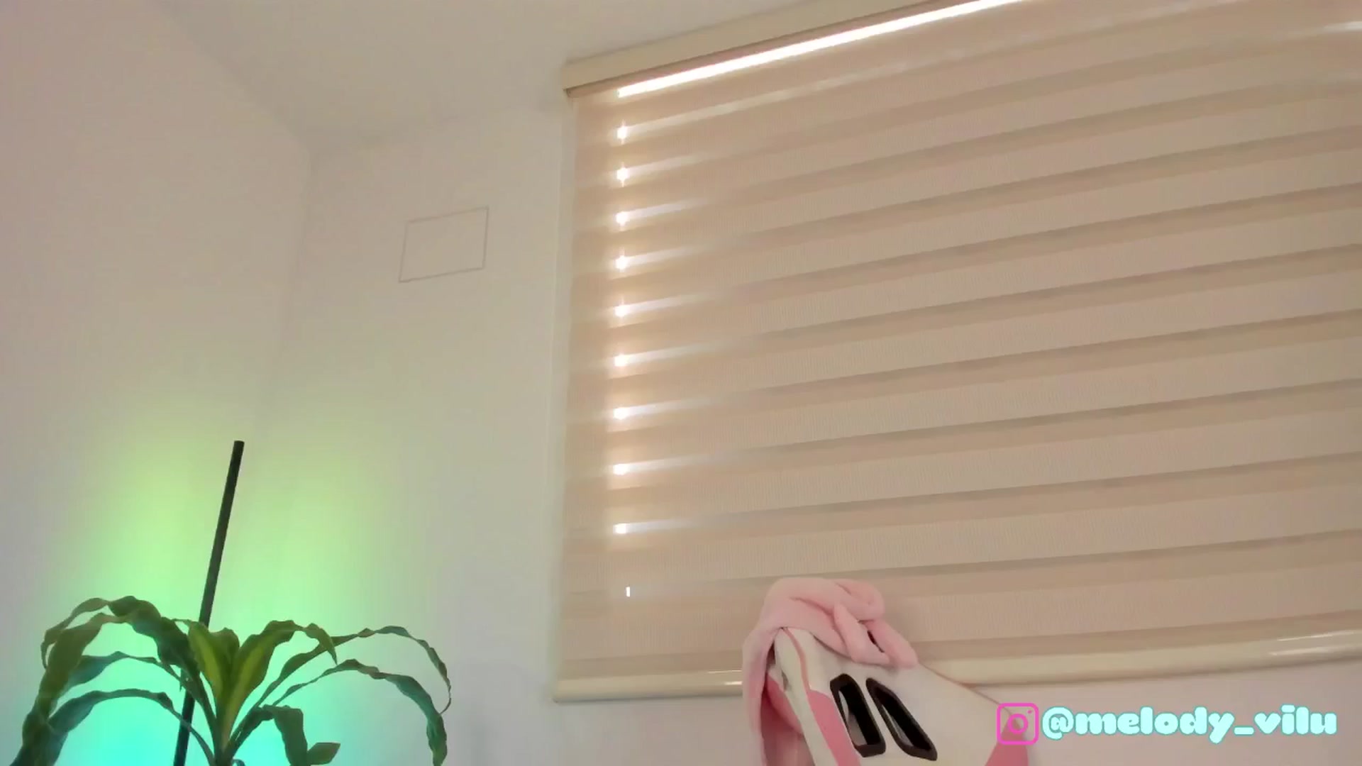 Gallery image thumbnail from Vilu_here's myfreecams stream on, 04/15/2025, 15:29 image 2 of 20