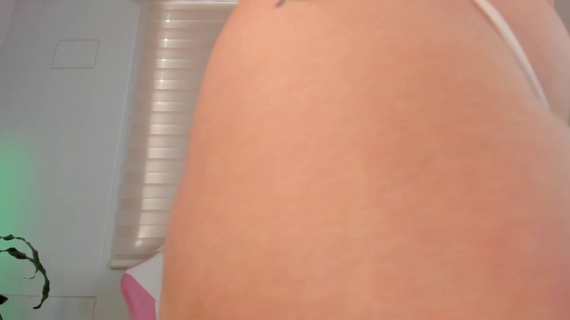 Gallery image thumbnail from Vilu_here's myfreecams stream on, 04/20/2025, 14:33 image 9 of 20