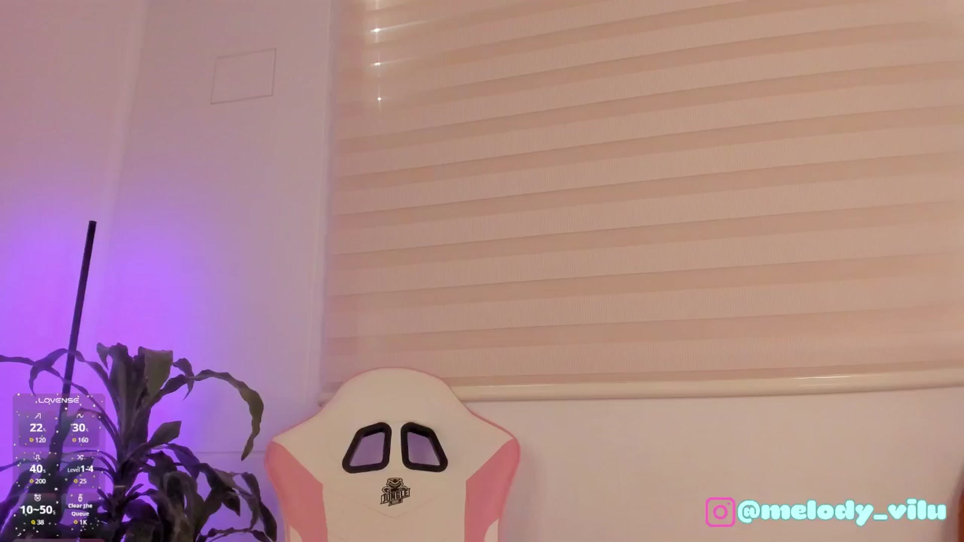Gallery image thumbnail from Vilu_here's myfreecams stream on, 04/30/2025, 13:58 image 15 of 20